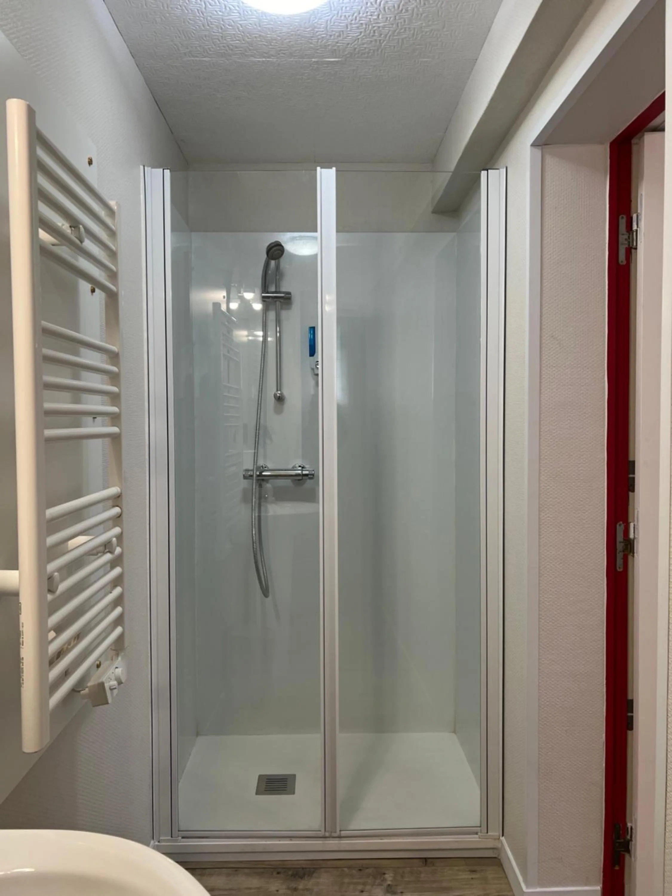 Bathroom in Au Petit Bonheur