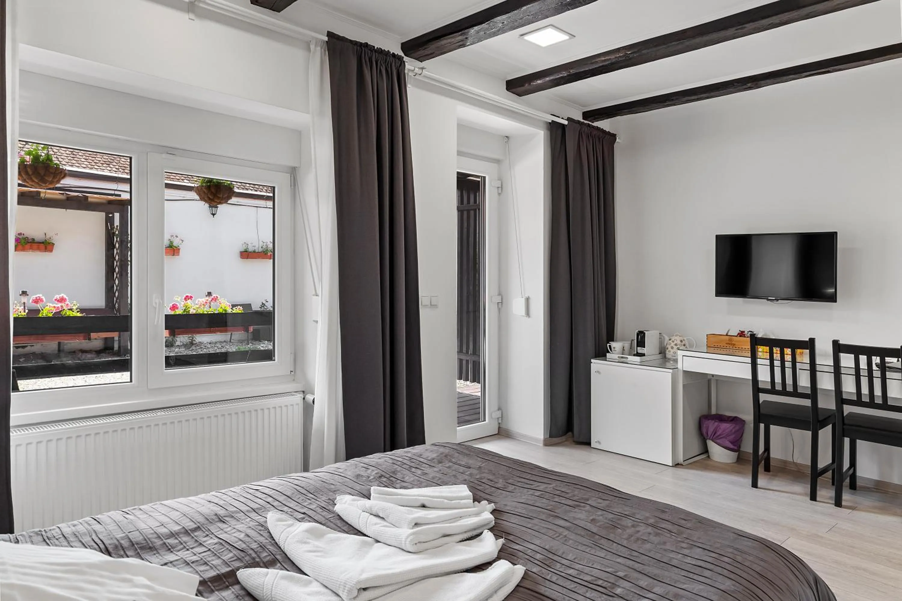 Property building, Bed in Pensiunea Alina "Adults Only"