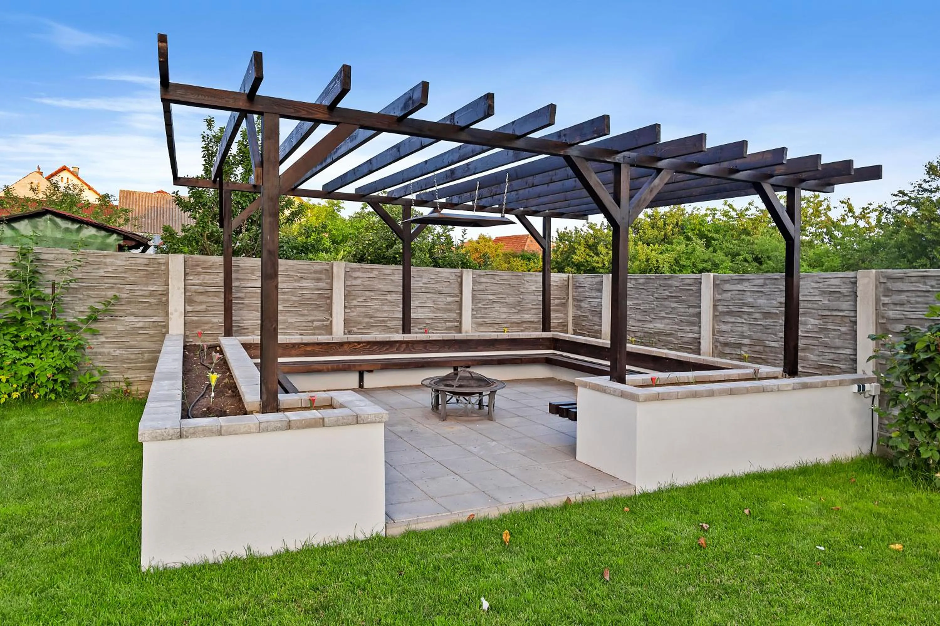 Garden in Pensiunea Alina "Adults Only"