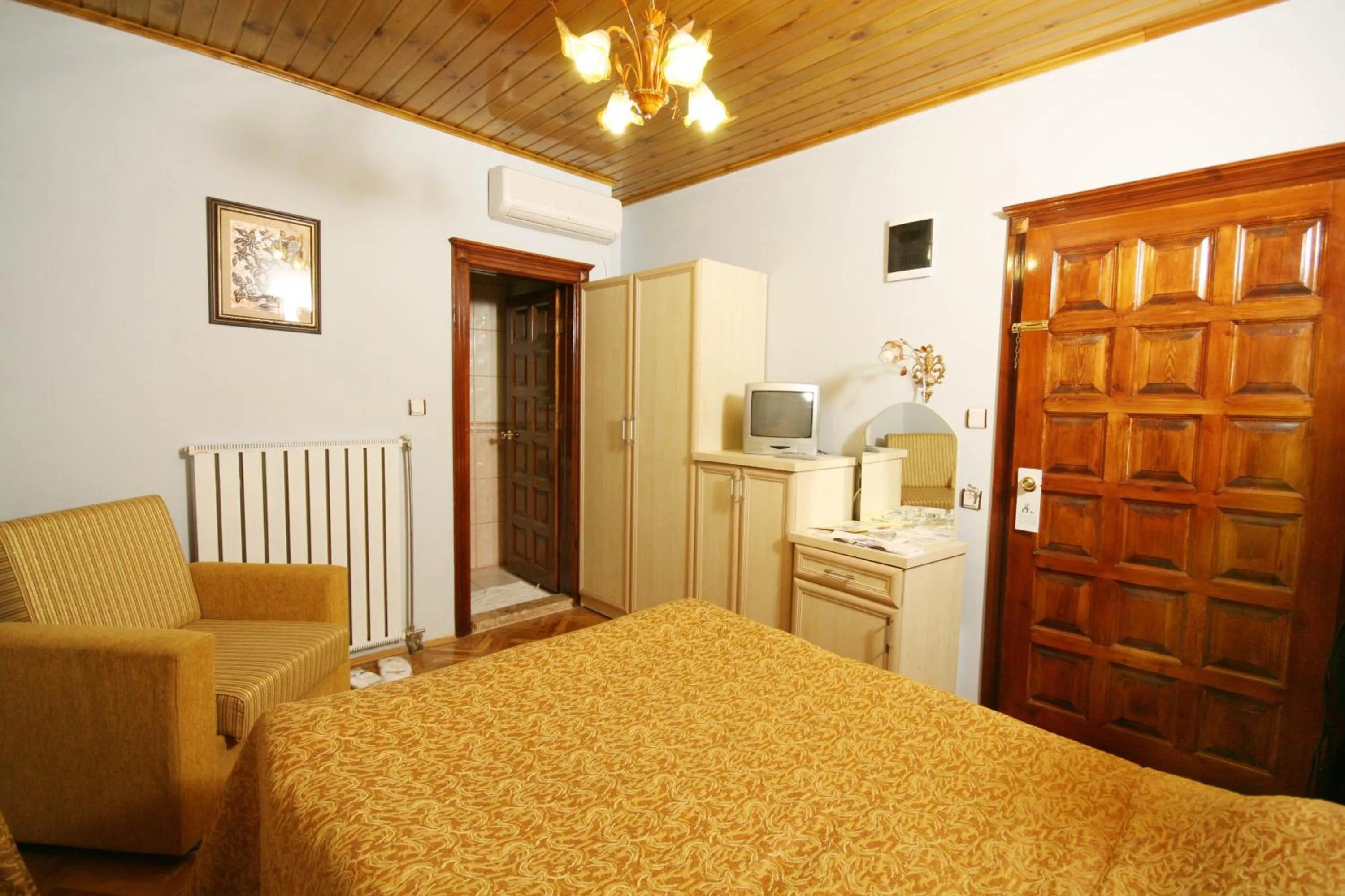 Photo of the whole room, Bed in Beypazari Ipekyolu Konagi