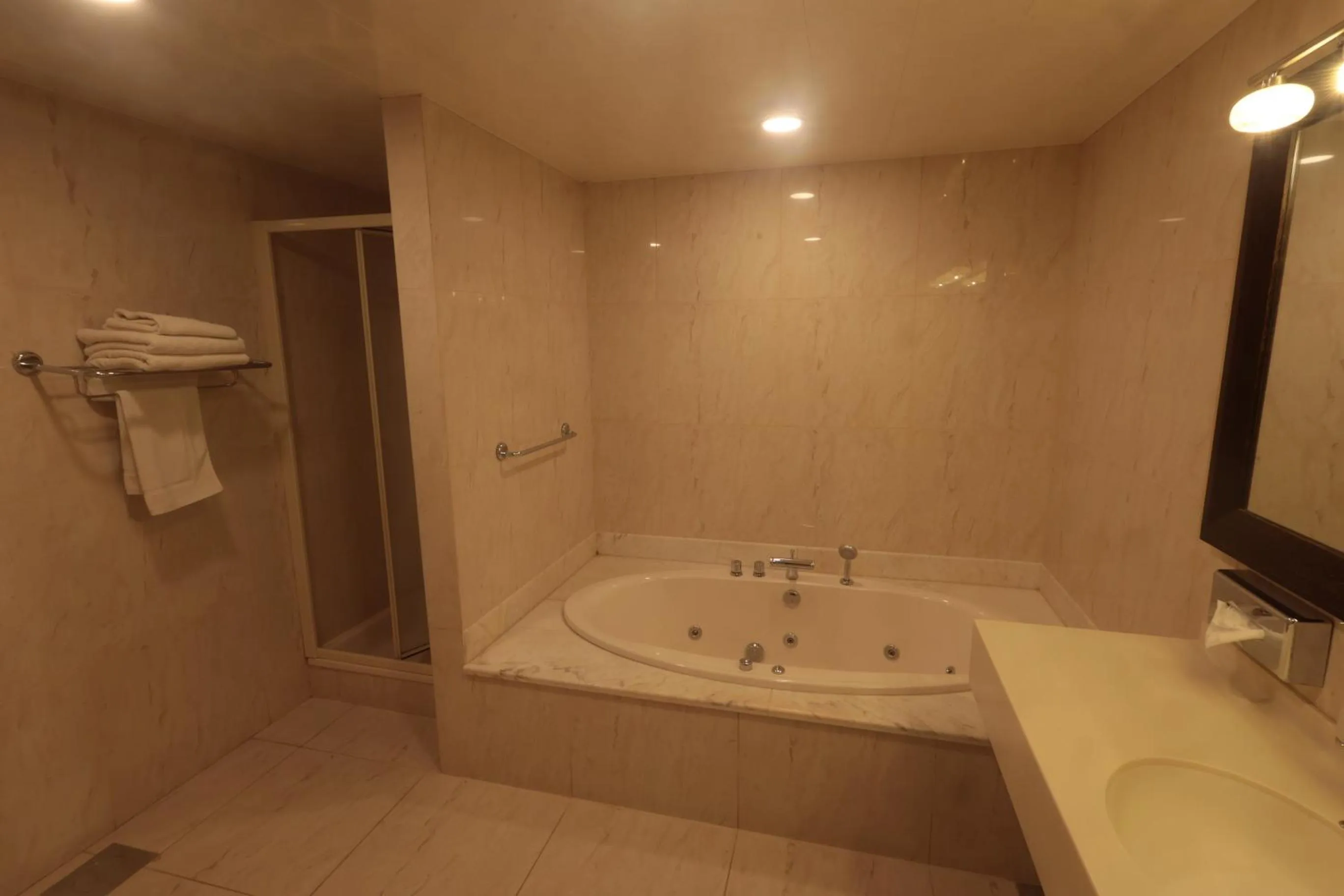 Shower in Monteverde Hotel