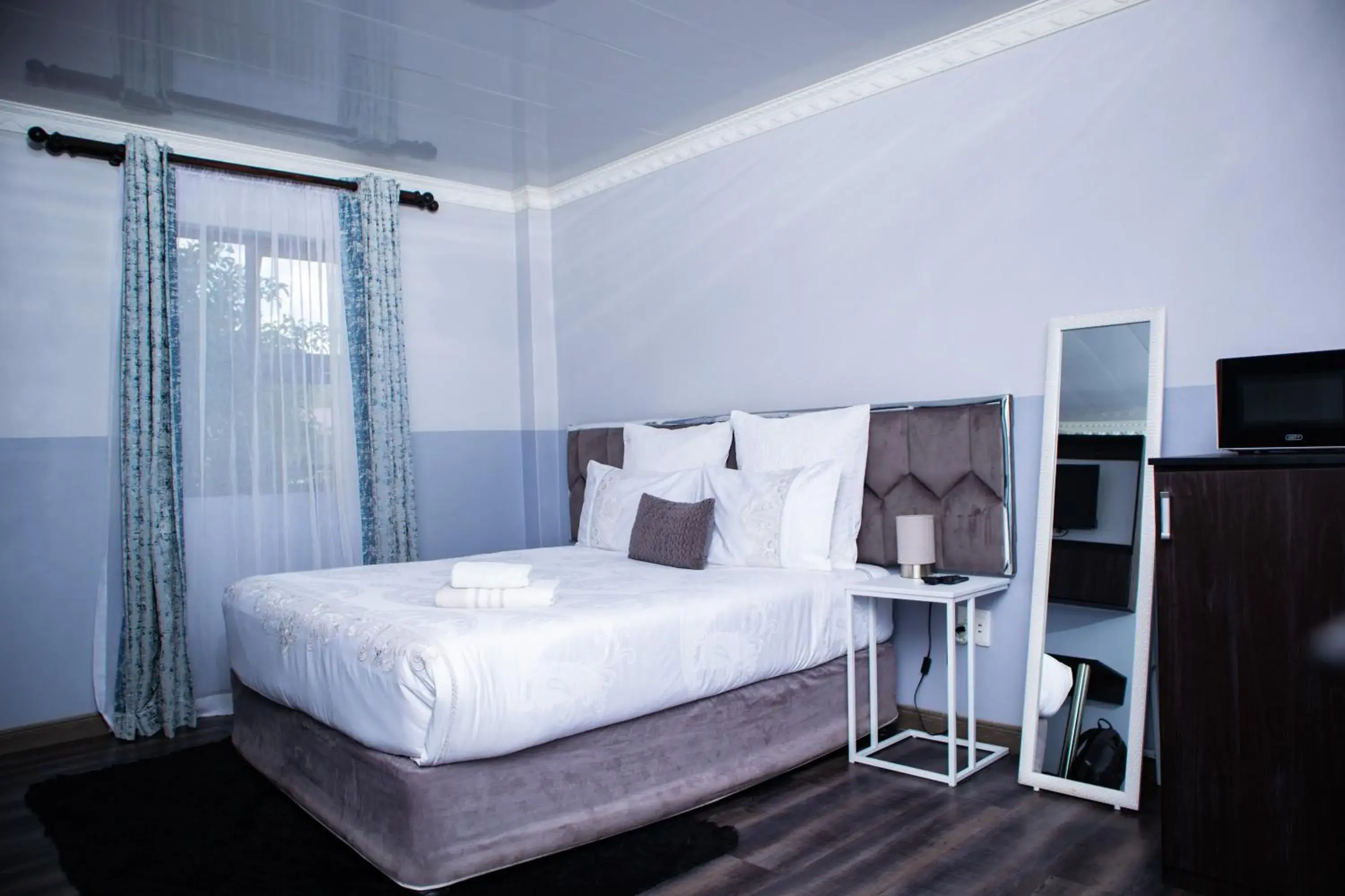 Deluxe Double Room with Balcony in Noble Hearts Bed & Breakfast Deluxe Double Room with Balcony in Noble Hearts Bed & Breakfast