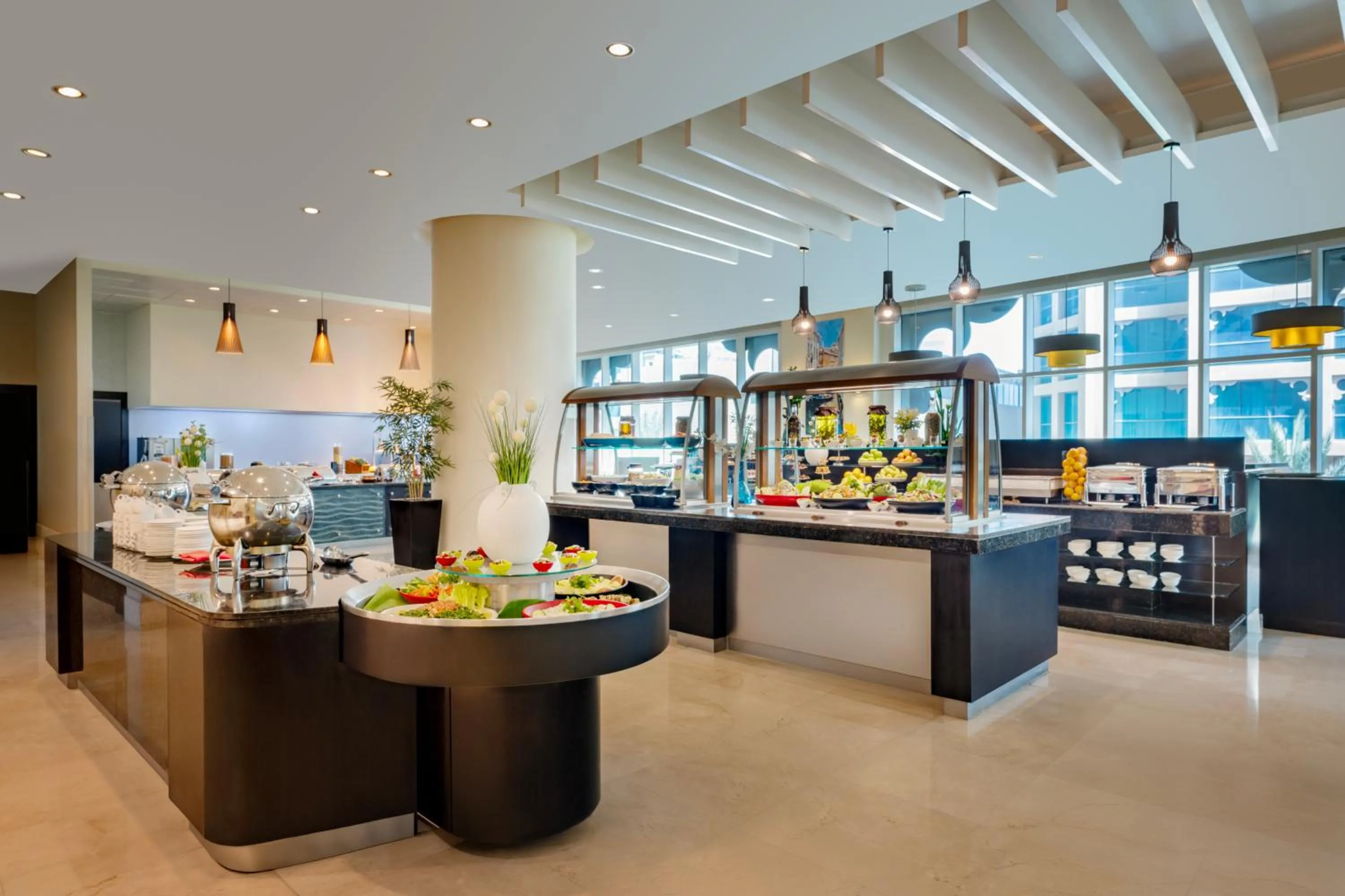 Restaurant/places to eat in Grand Millennium Al Wahda Executive Apartments