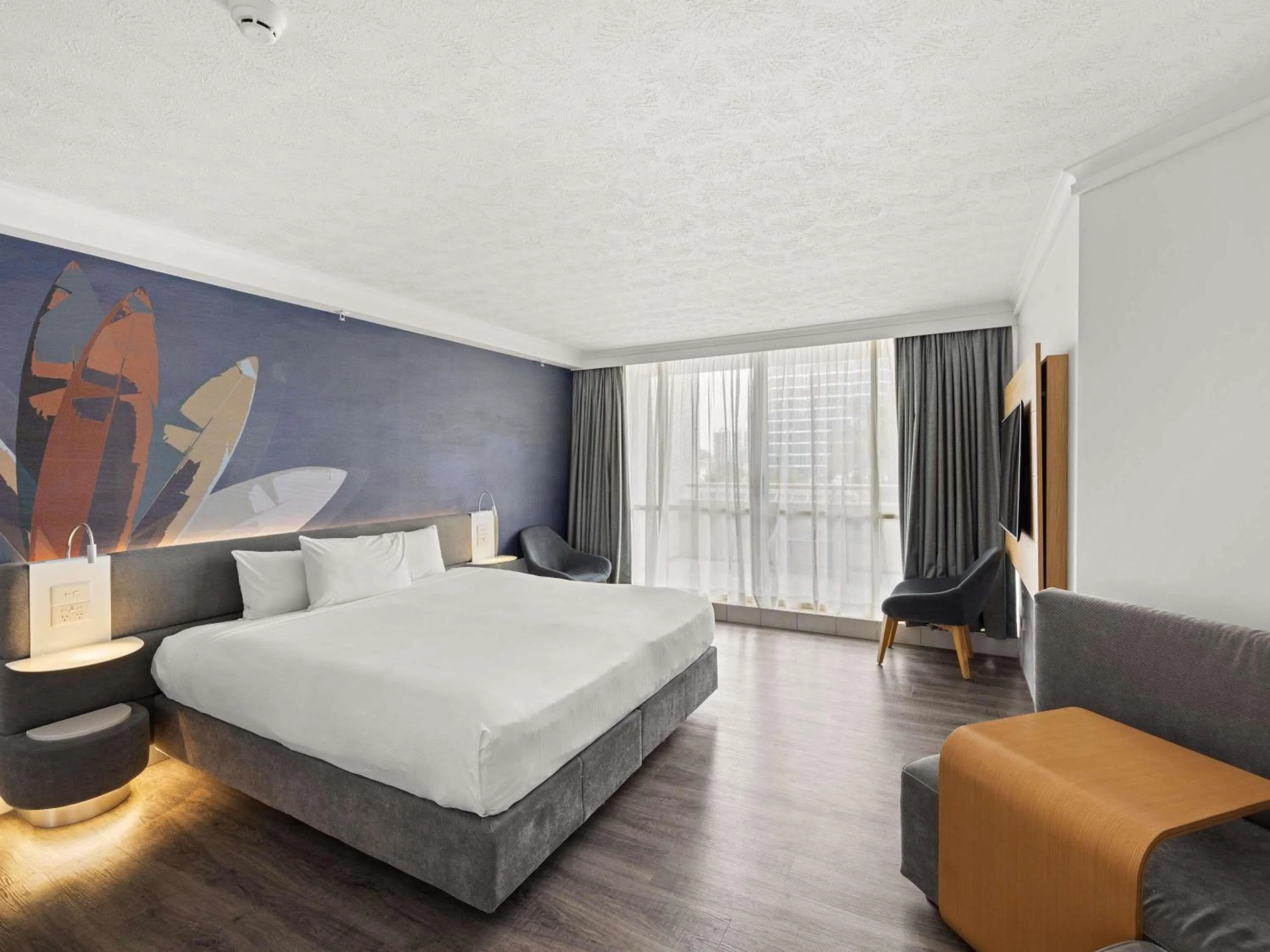 Bedroom, Bed in Novotel Surfers Paradise