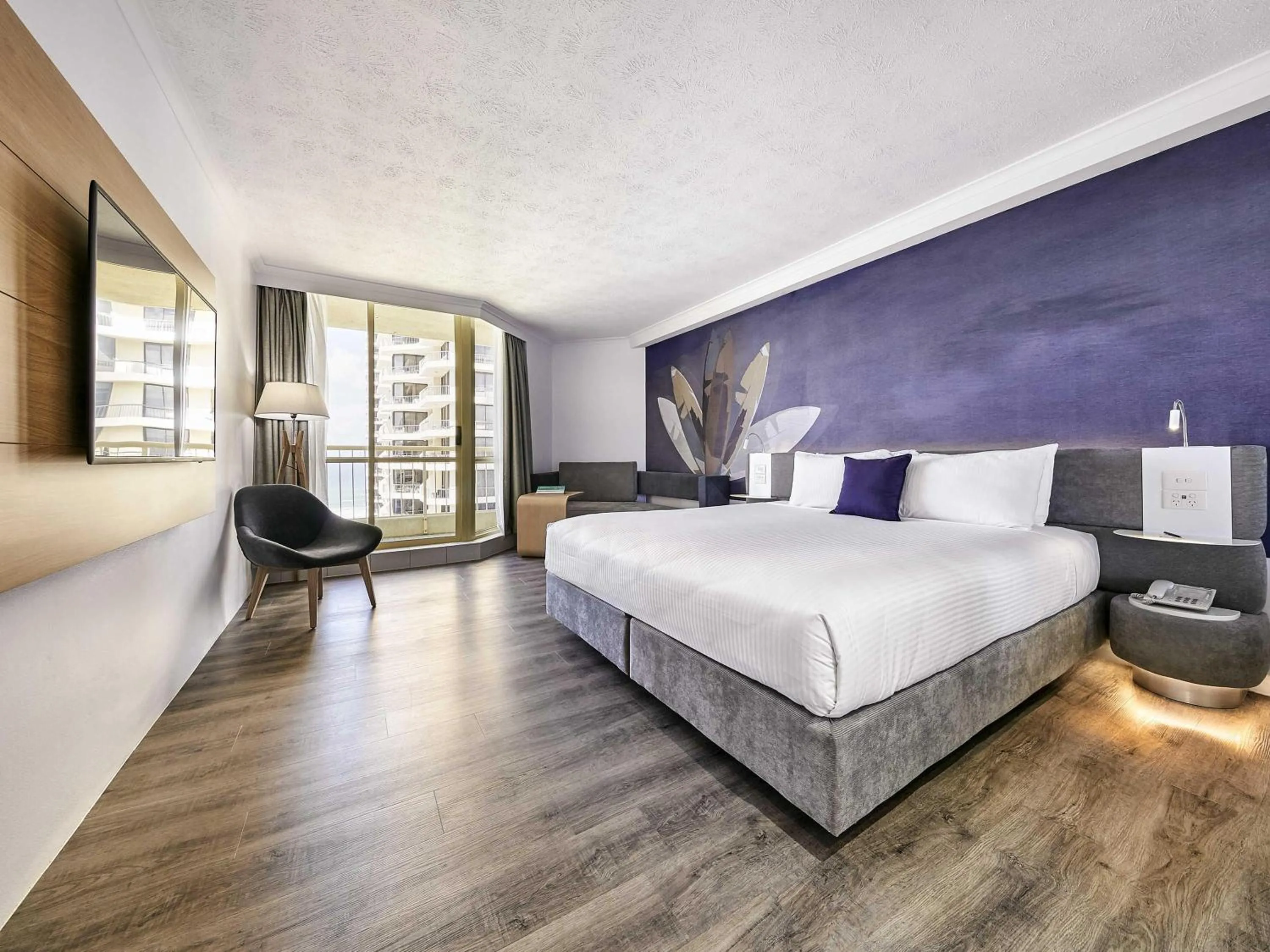 Bedroom, Bed in Novotel Surfers Paradise