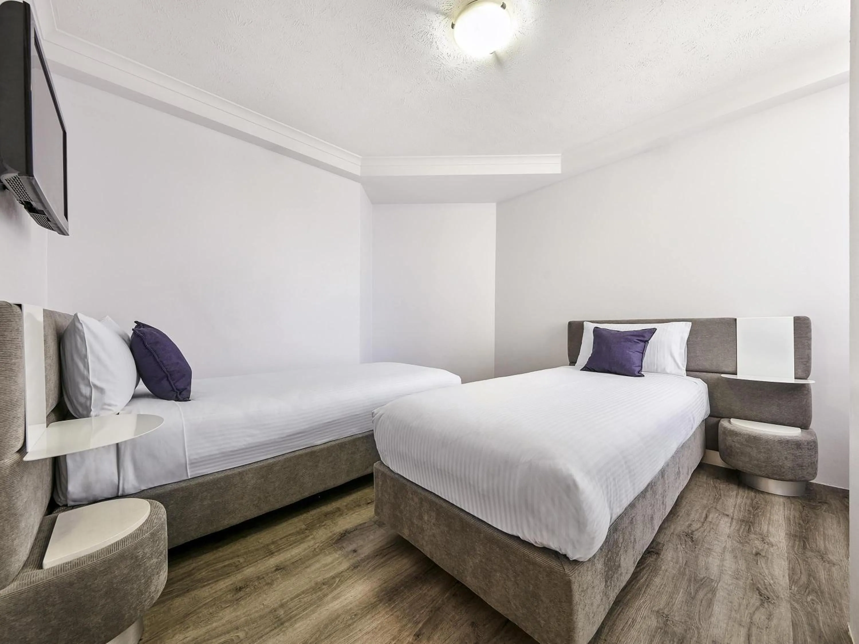 Bedroom, Bed in Novotel Surfers Paradise