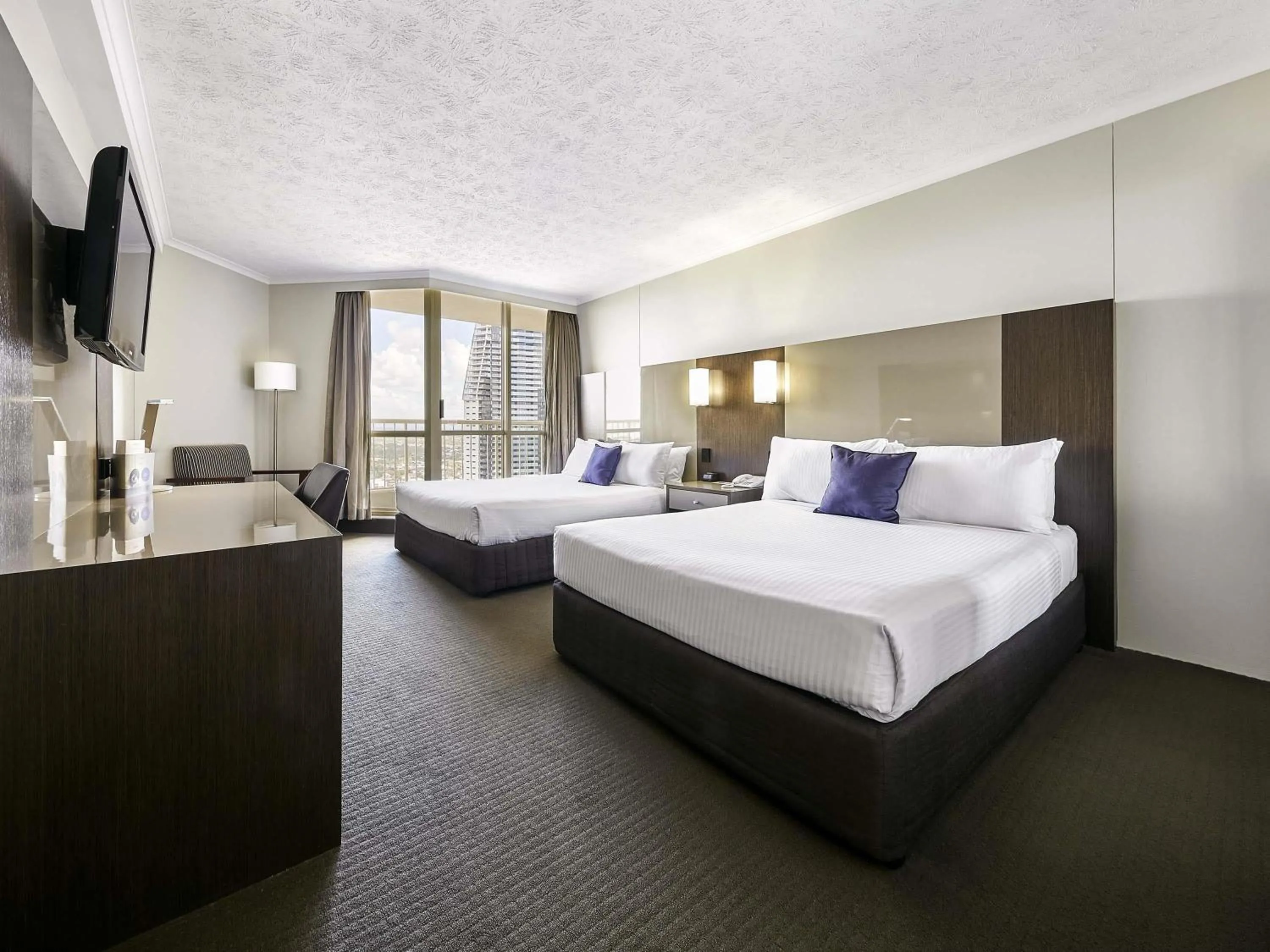 Bedroom, Bed in Novotel Surfers Paradise