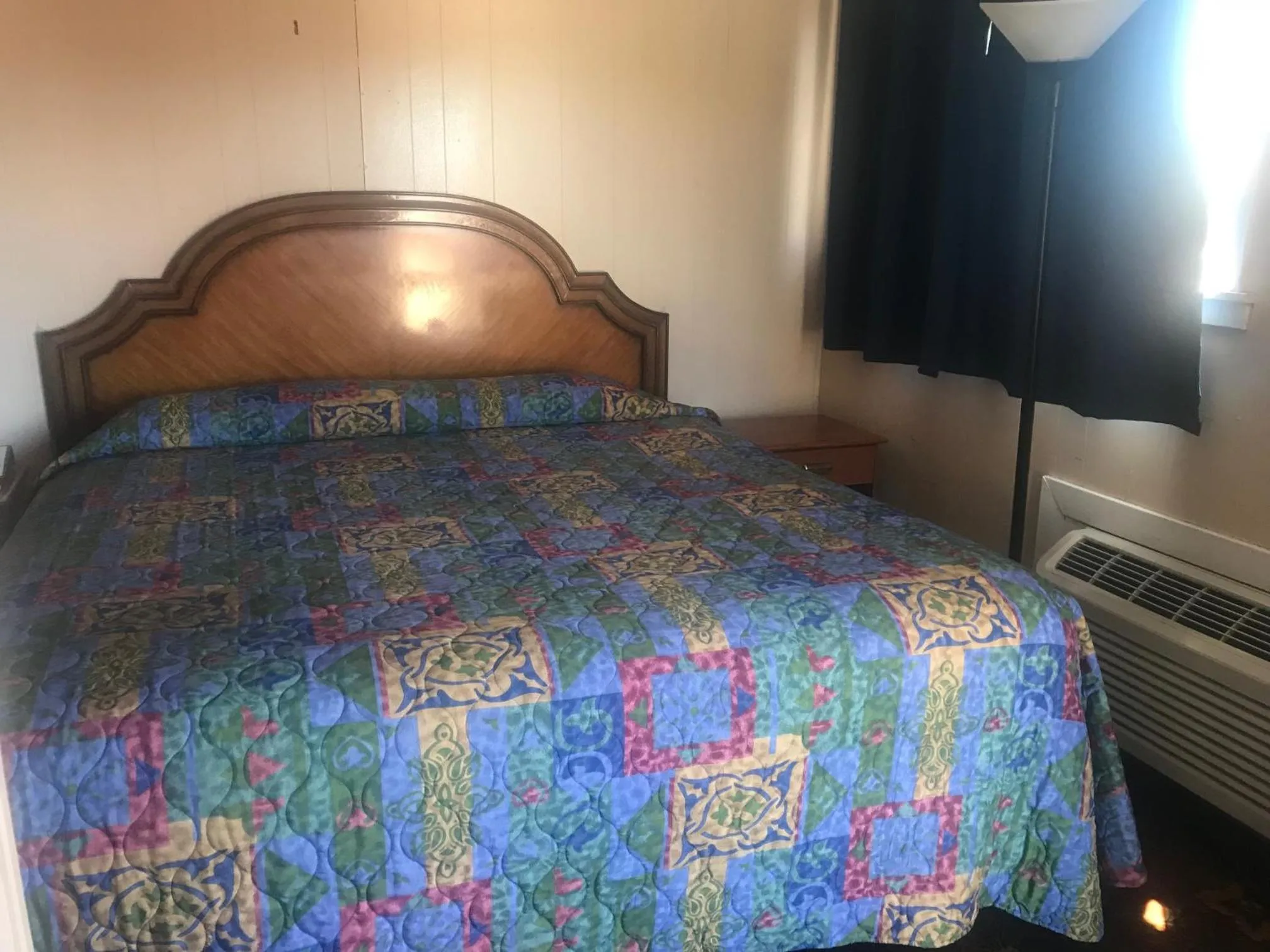 Bed in Lone Pine Motel