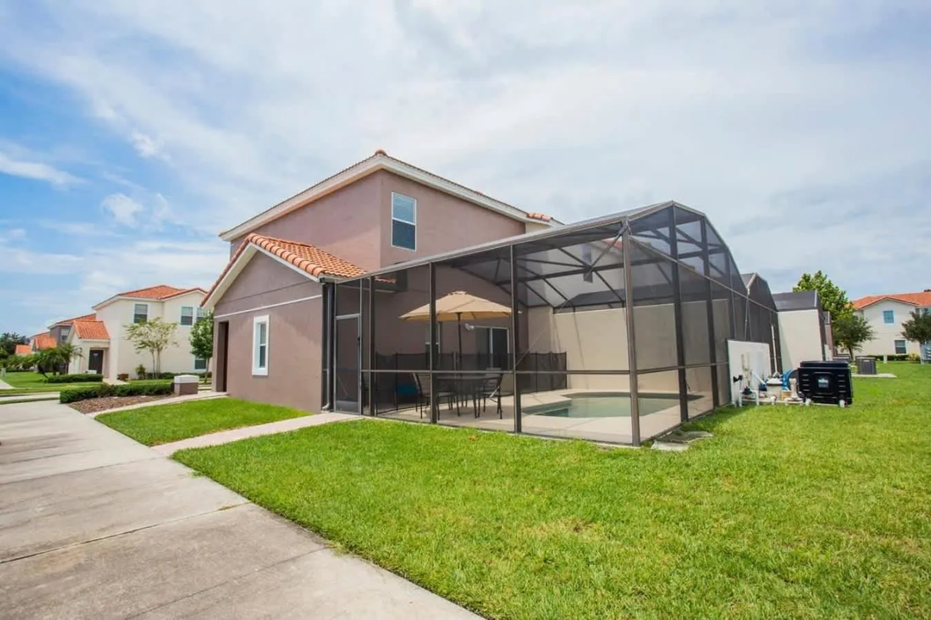 Four Bedrooms Townhouse 4563