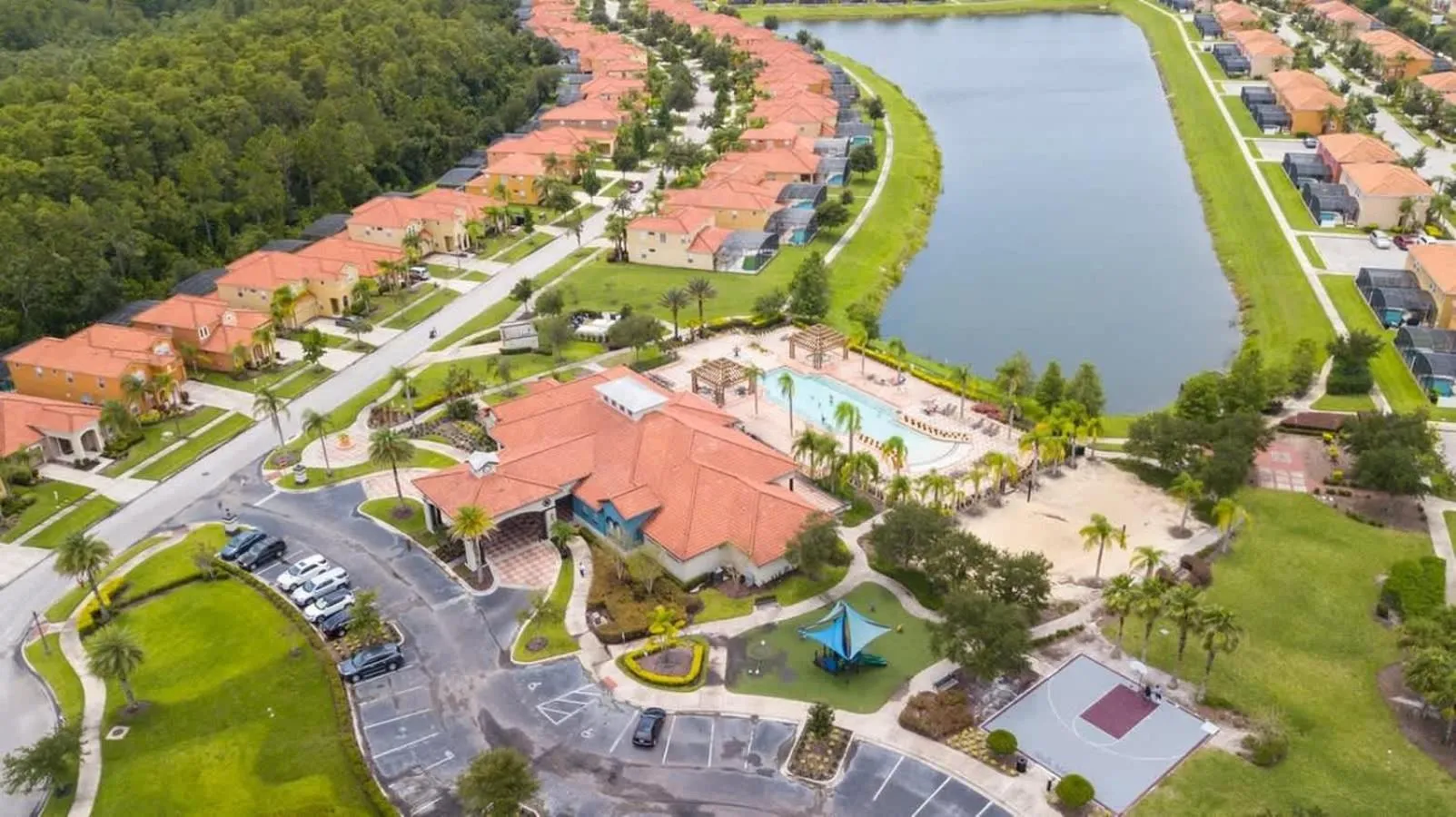 Four Bedrooms Townhouse 4563