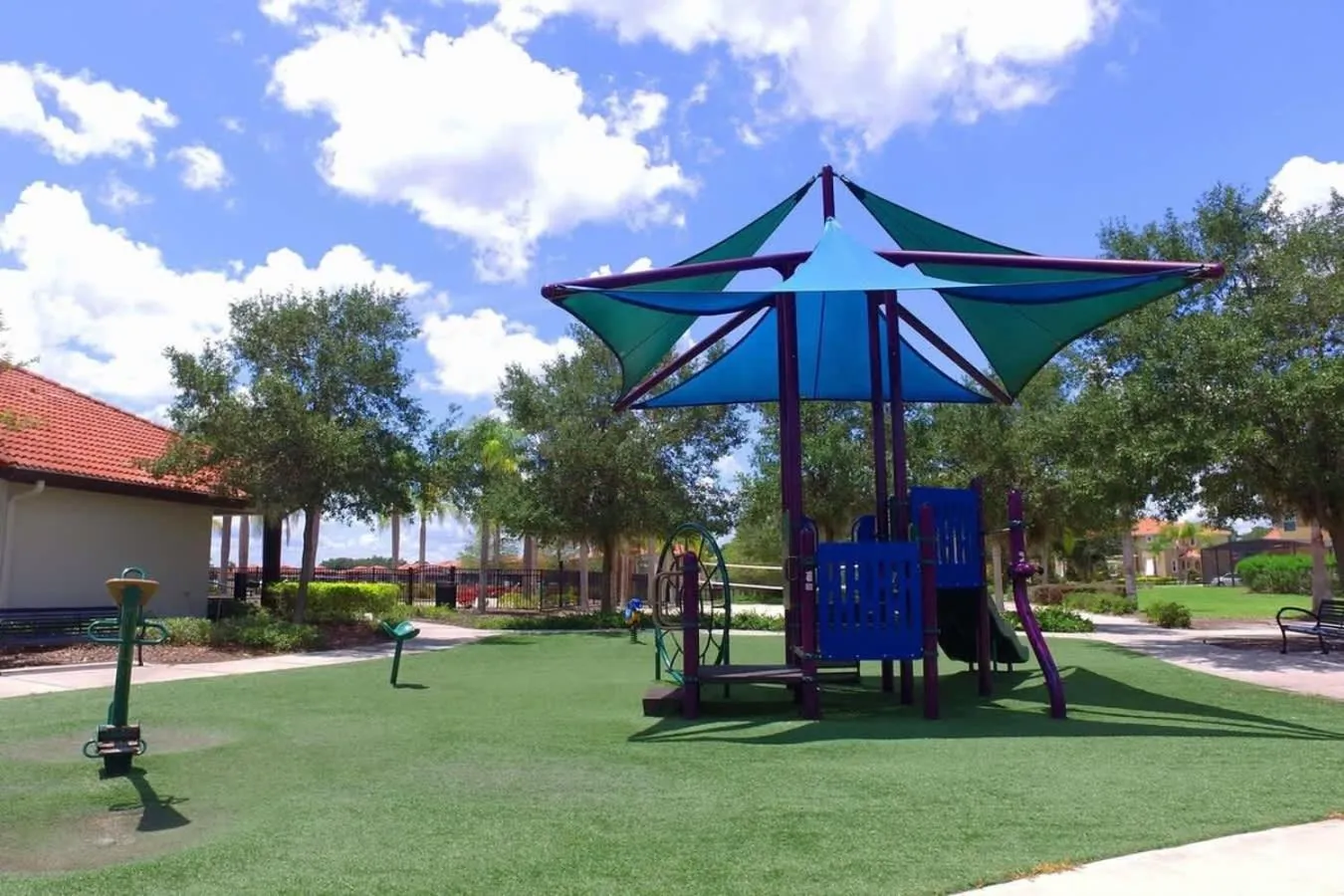 Four Bedrooms Townhouse 4563