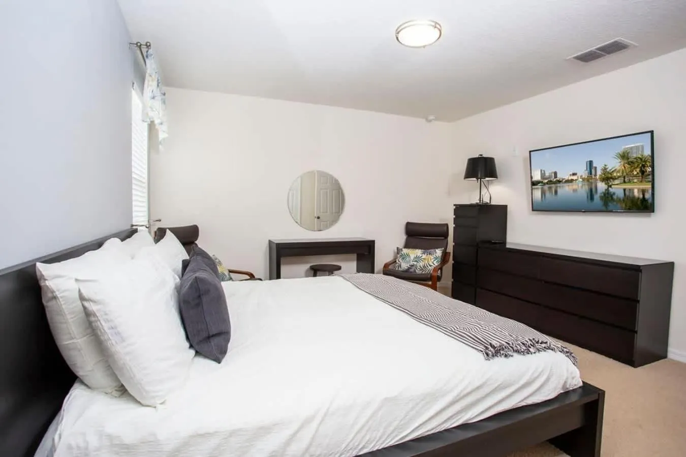 Four Bedrooms Townhouse 4563