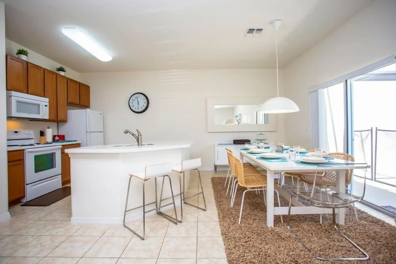 Four Bedrooms Townhouse 4563