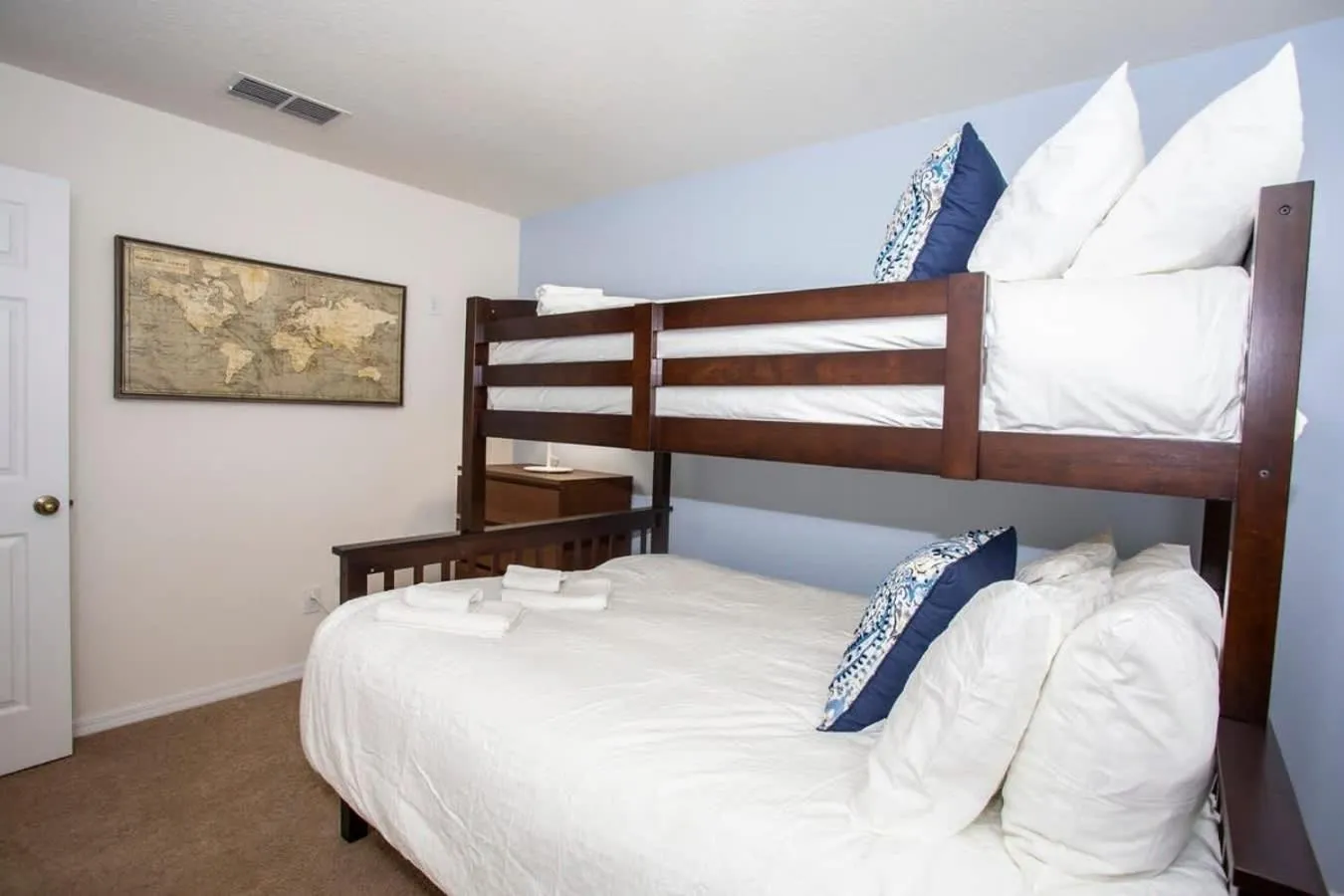 Four Bedrooms Townhouse 4563