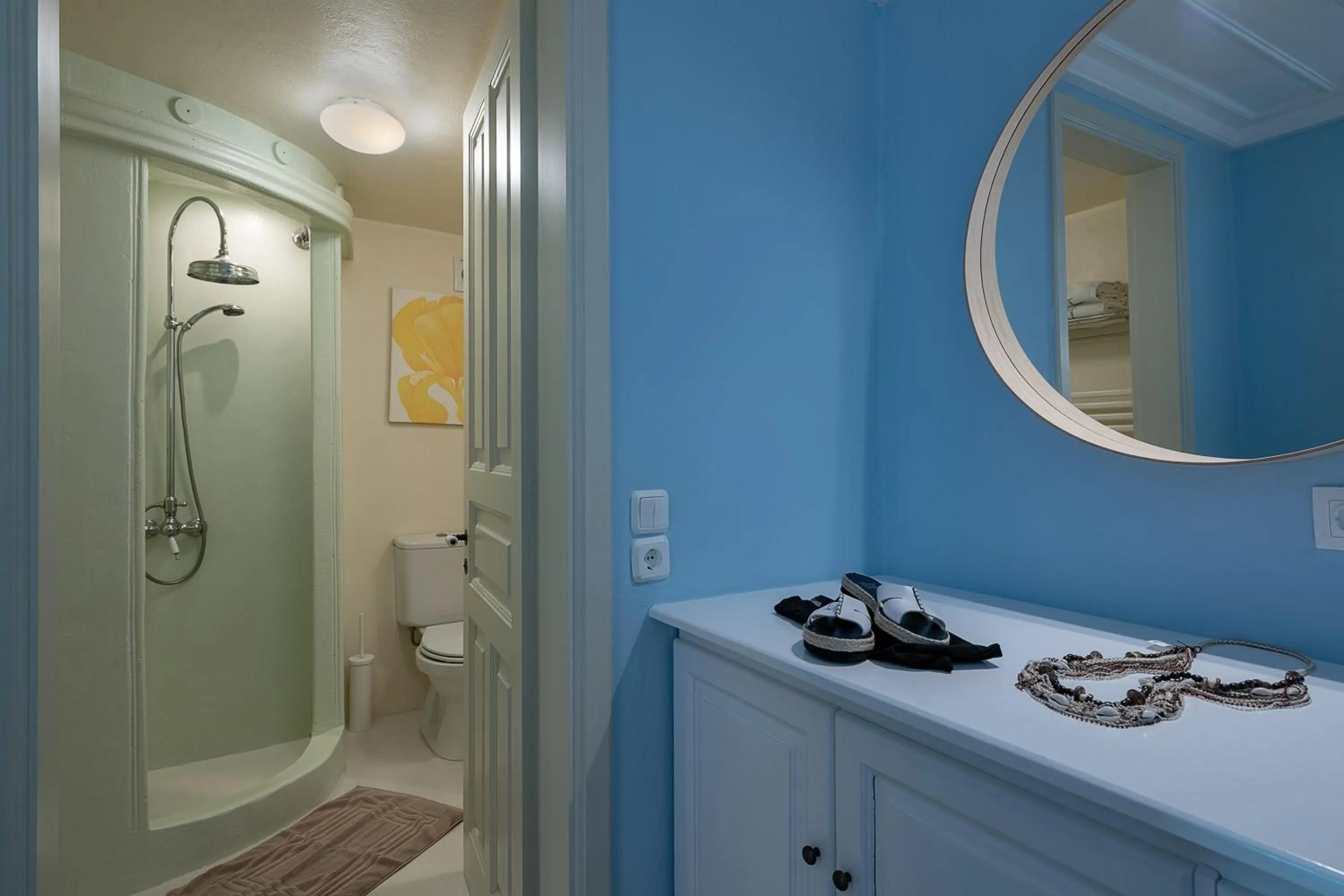 Shower in Bellevalia Hydra