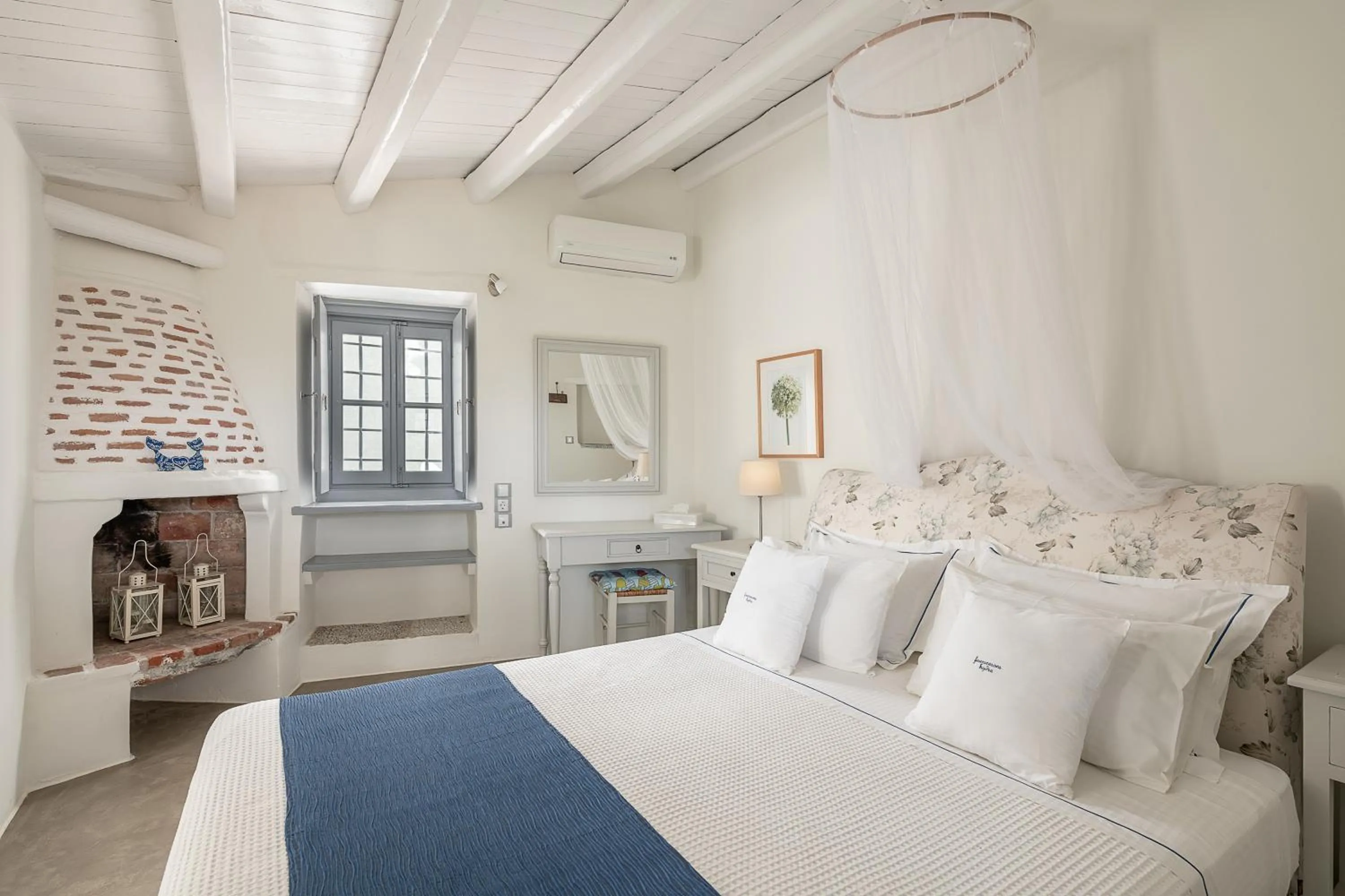 Bedroom, Bed in Bellevalia Hydra