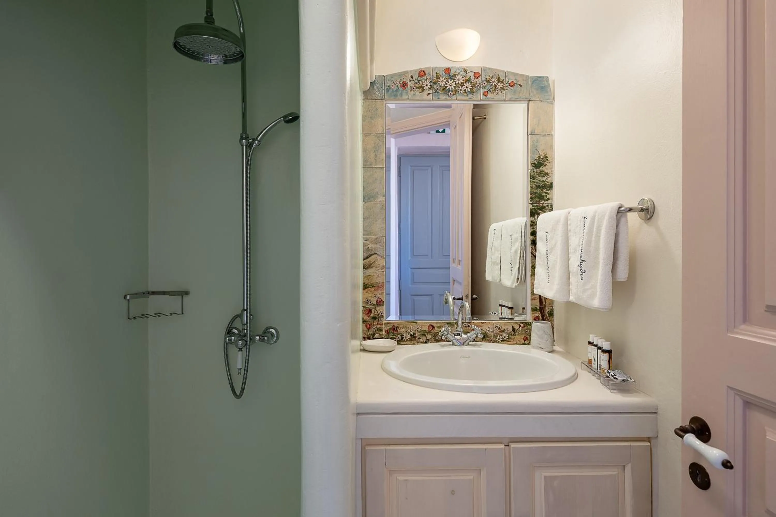 Shower in Bellevalia Hydra