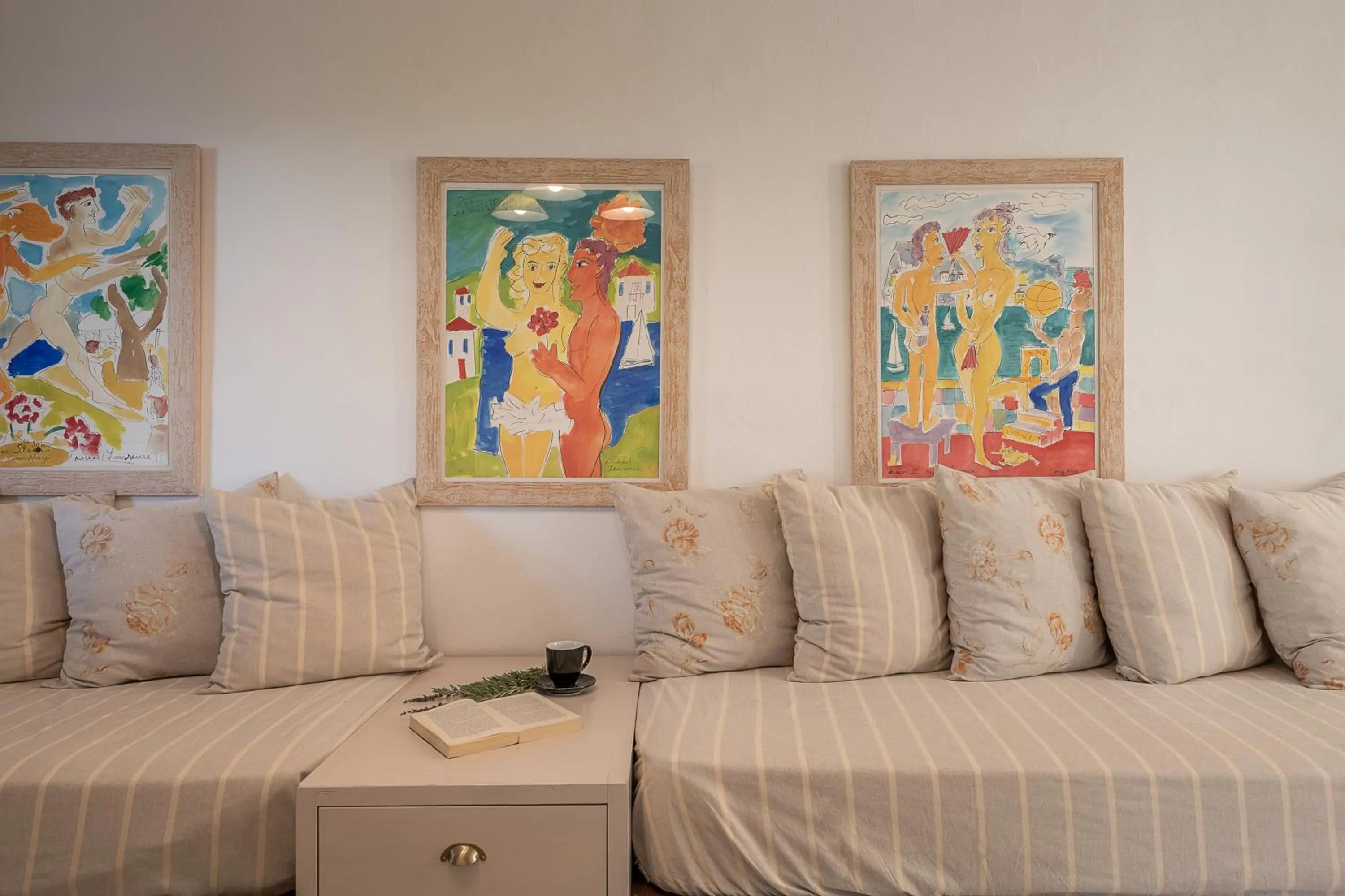 Living room, Bed in Bellevalia Hydra