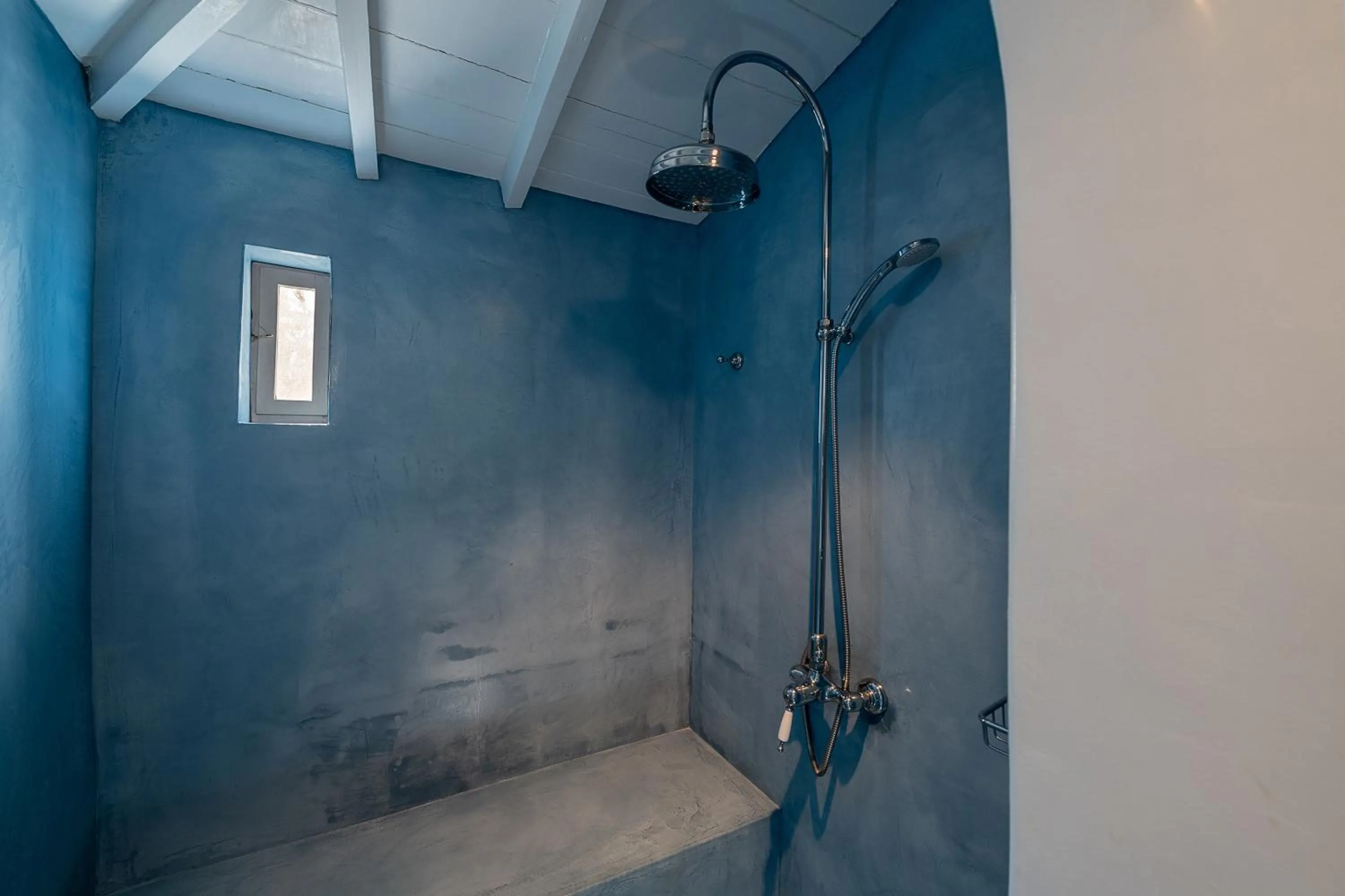 Shower in Bellevalia Hydra