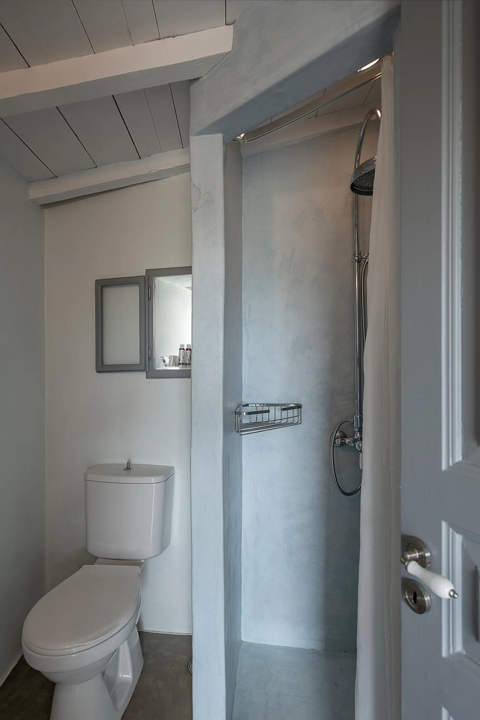 Shower in Bellevalia Hydra