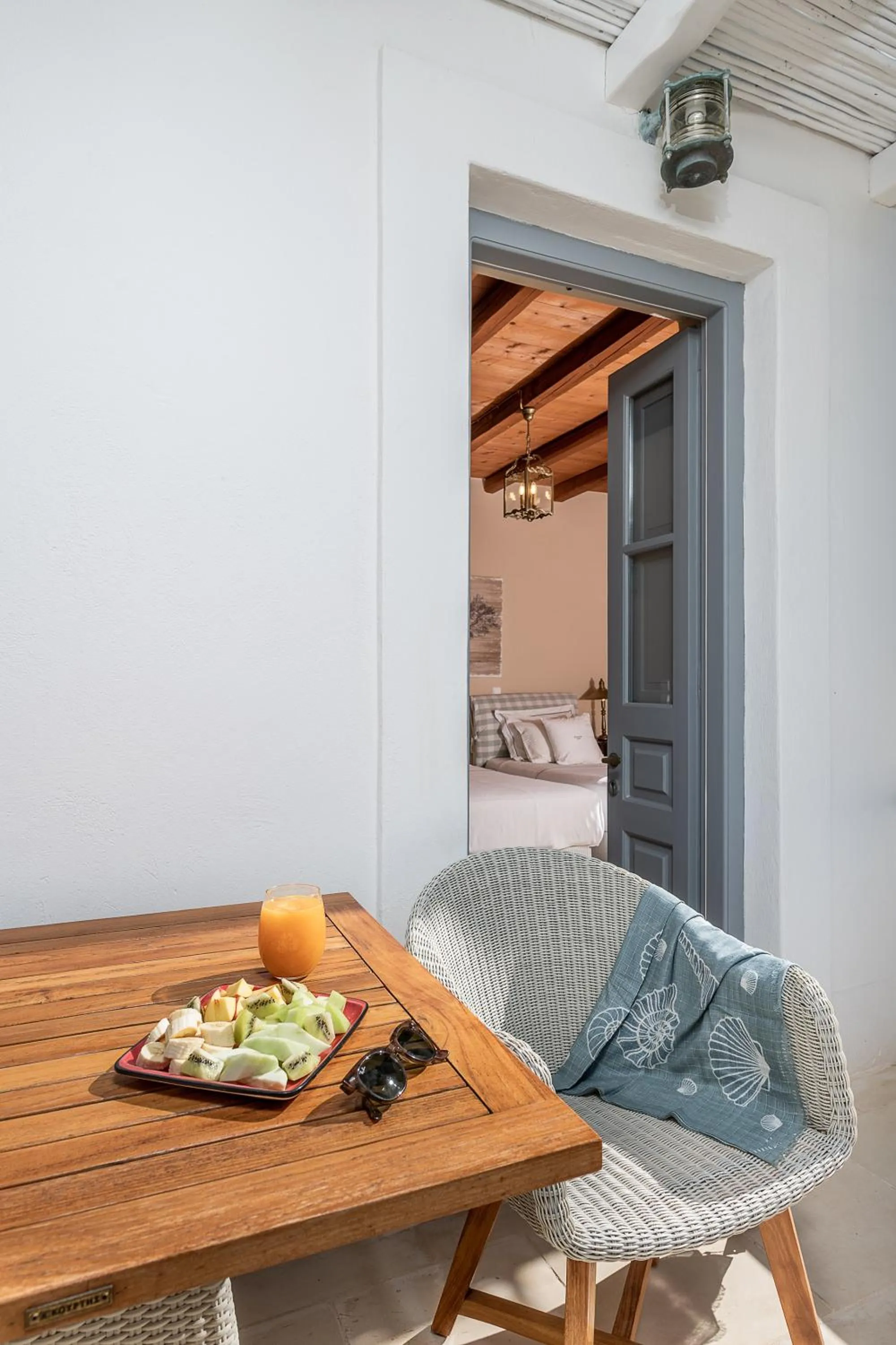 Patio in Bellevalia Hydra