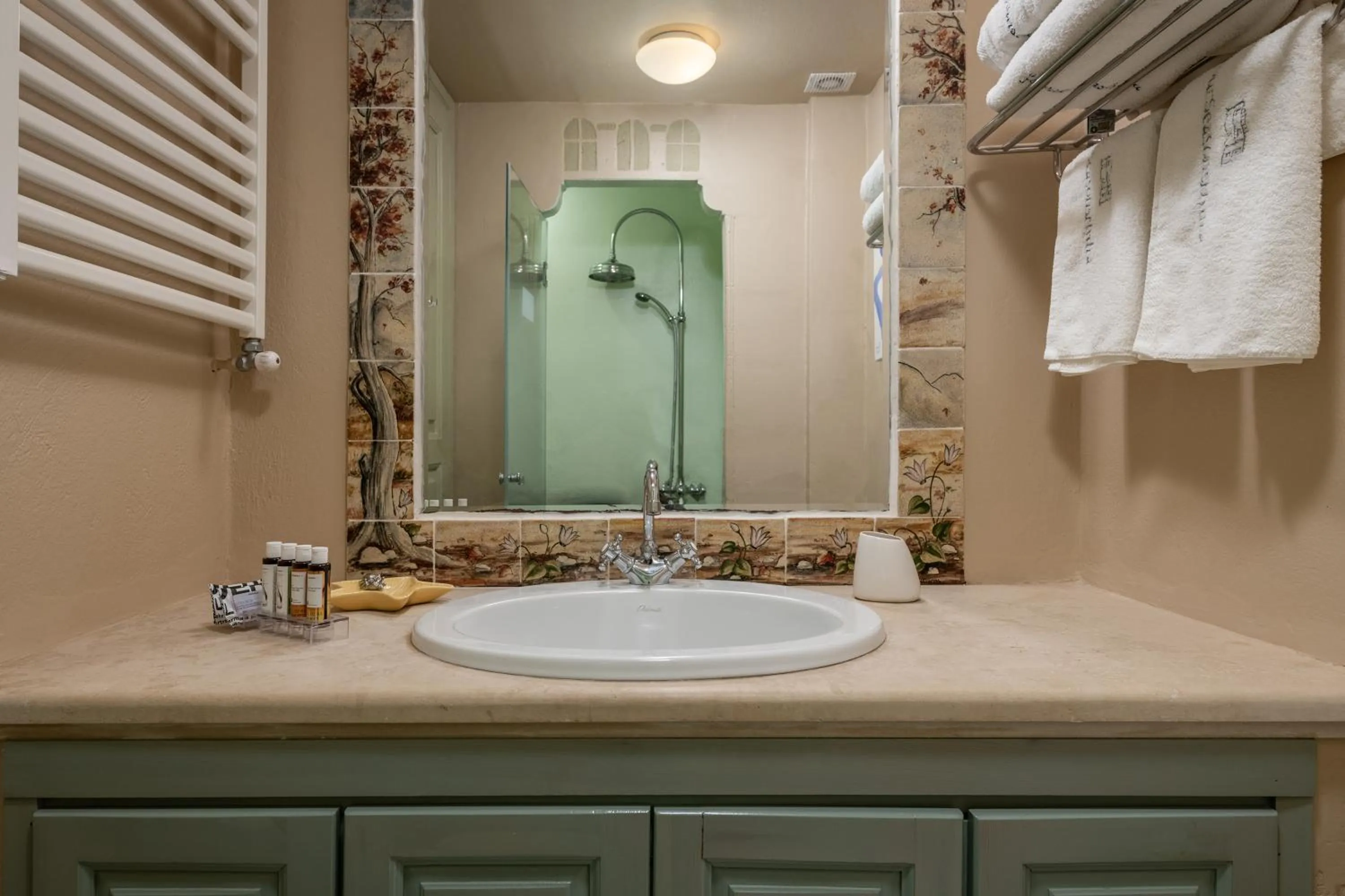 Bathroom in Bellevalia Hydra