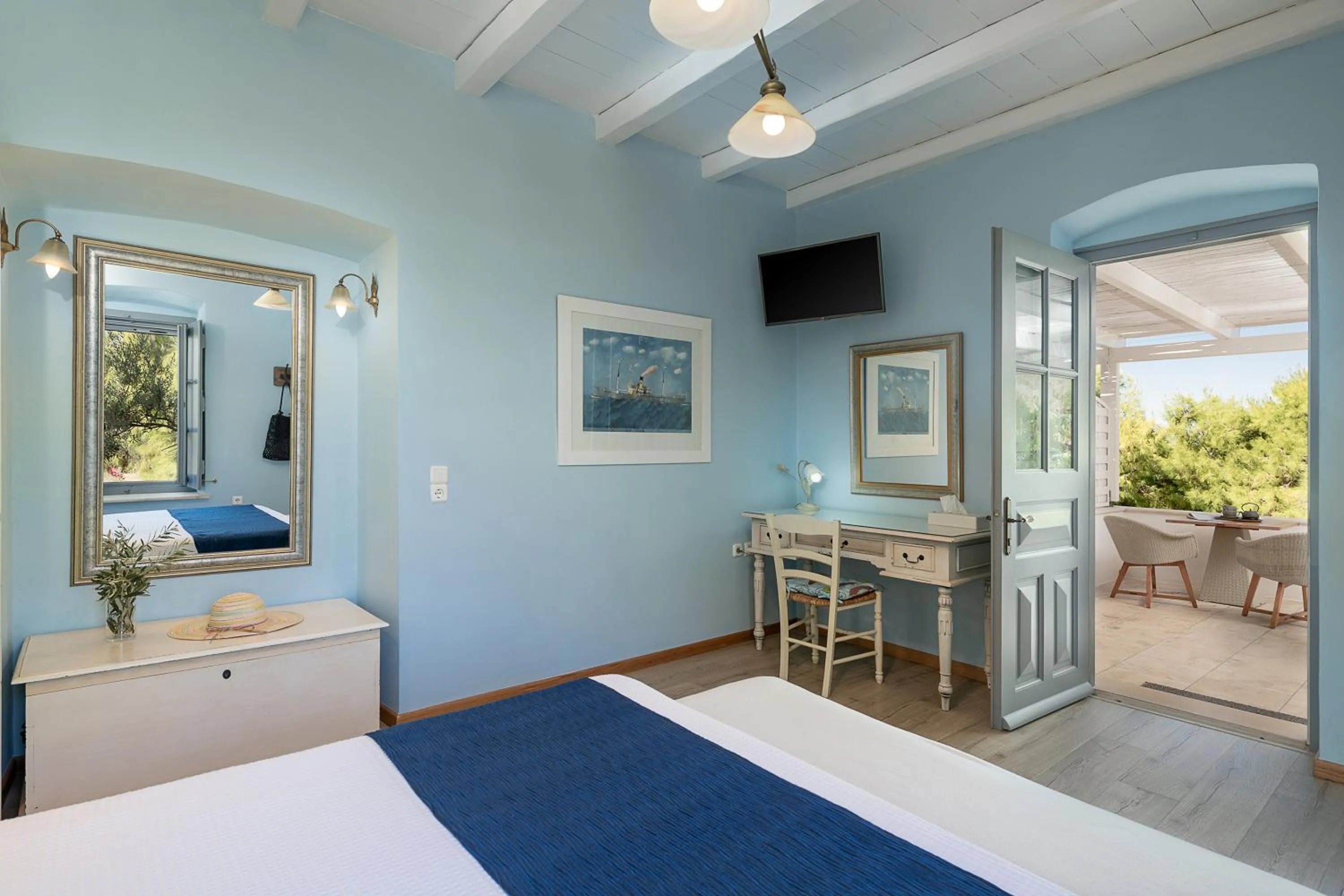 Bedroom, Bed in Bellevalia Hydra