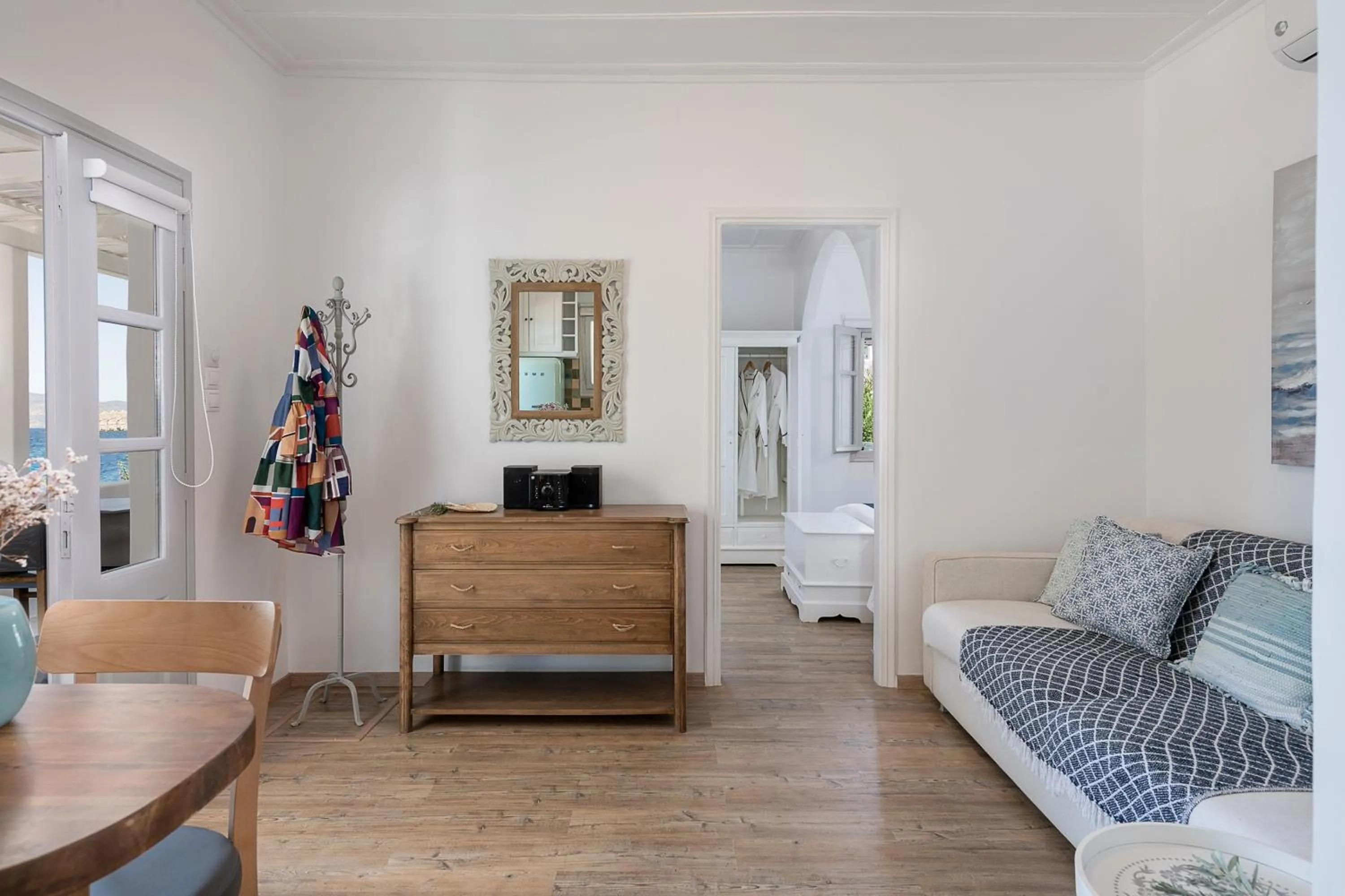 Living room, Bed in Bellevalia Hydra