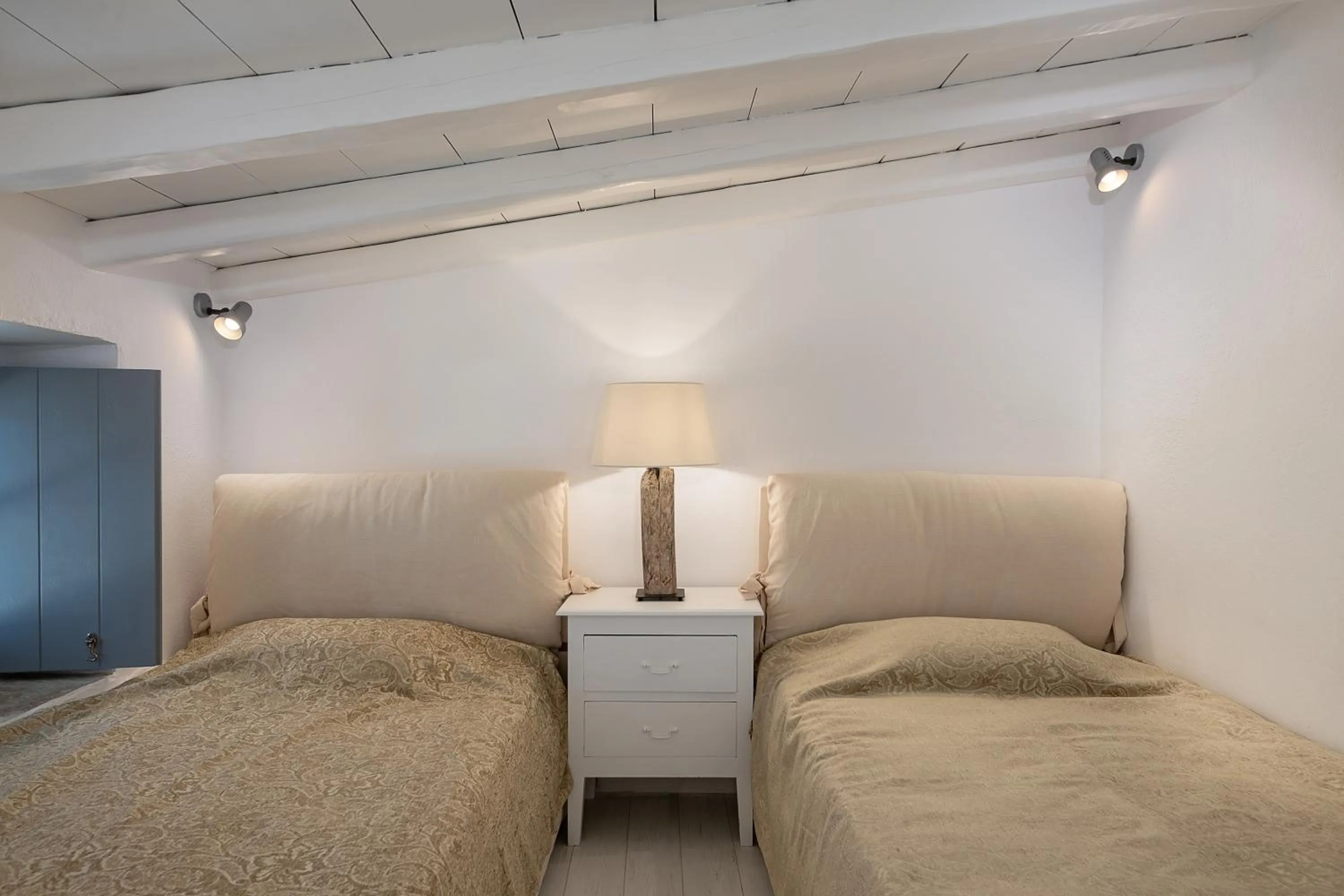 Bedroom, Bed in Bellevalia Hydra