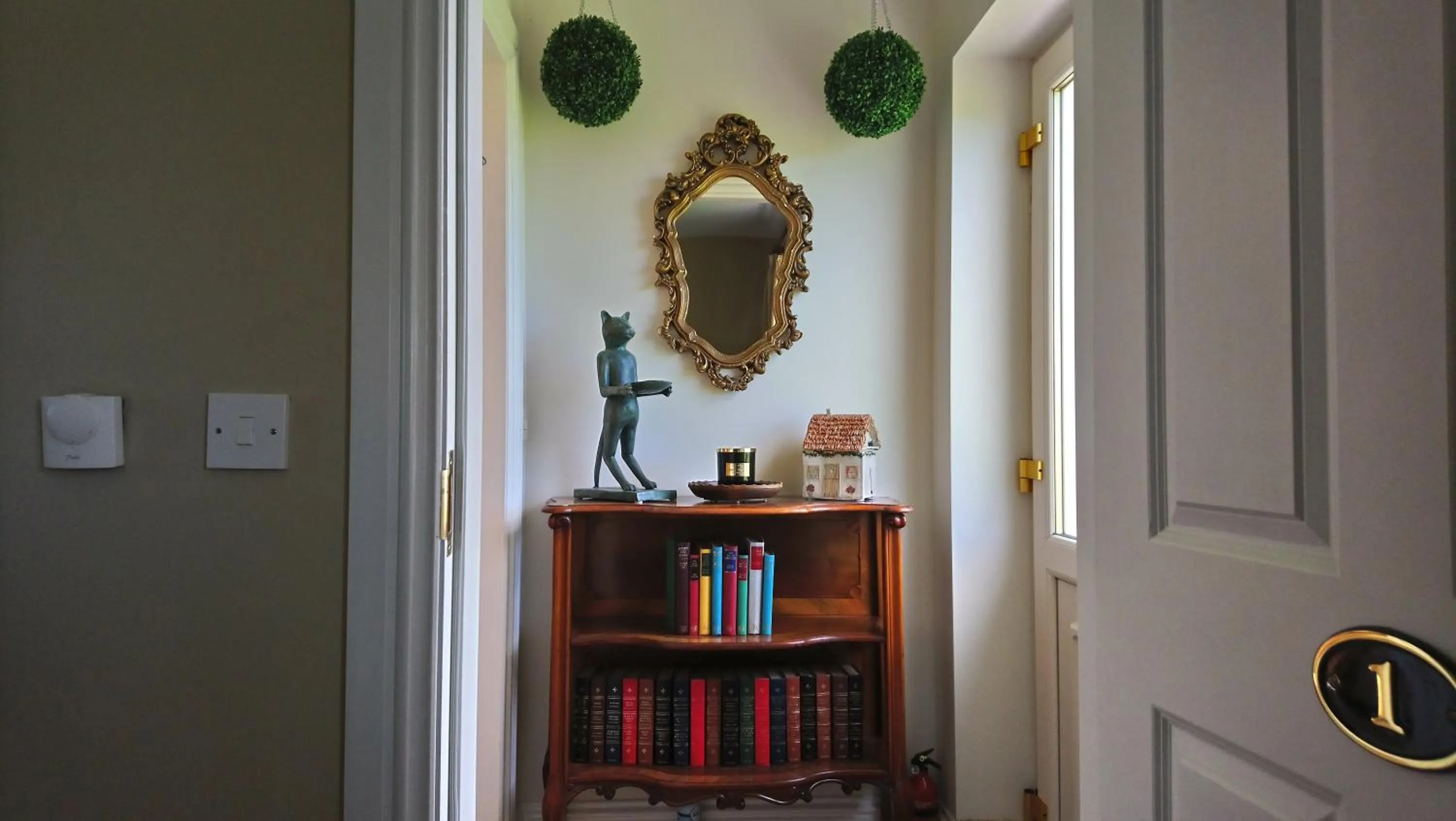 Library in The Brown Hen Guest Accommodation