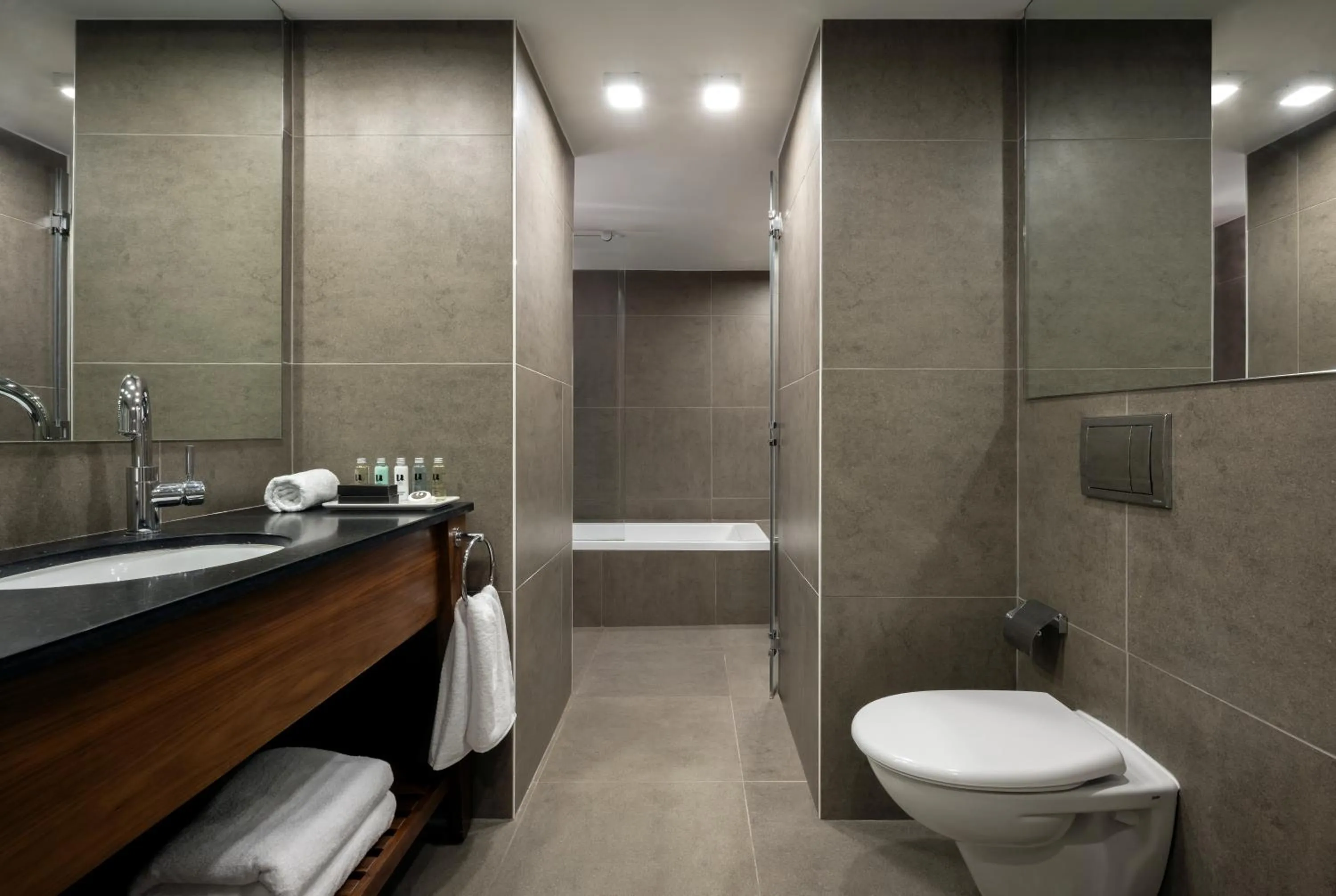 Shower in U Coral Beach Club Eilat – Ultra All inclusive