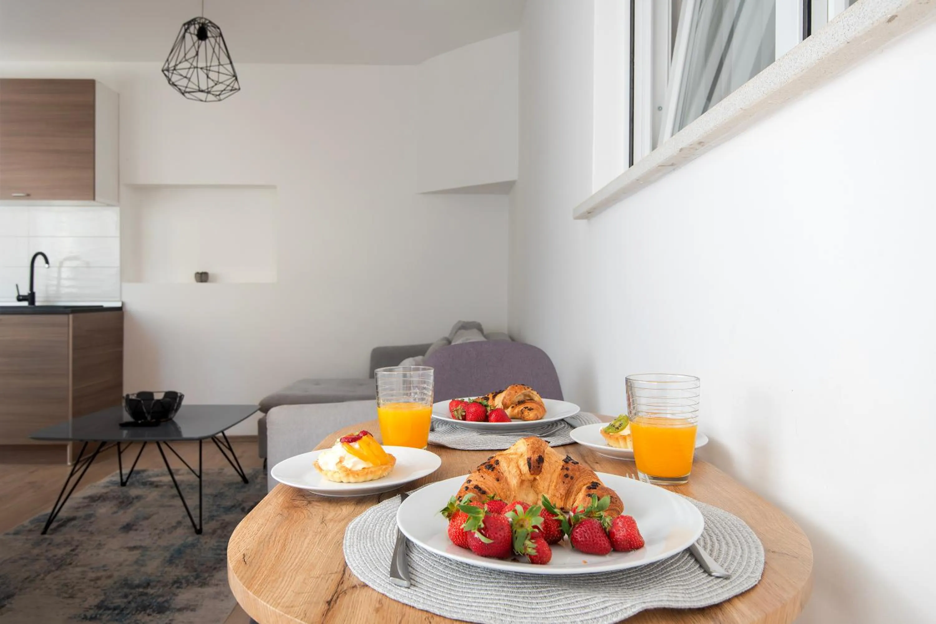 Dining area in D&A Amphitheatre Apartments with free parking