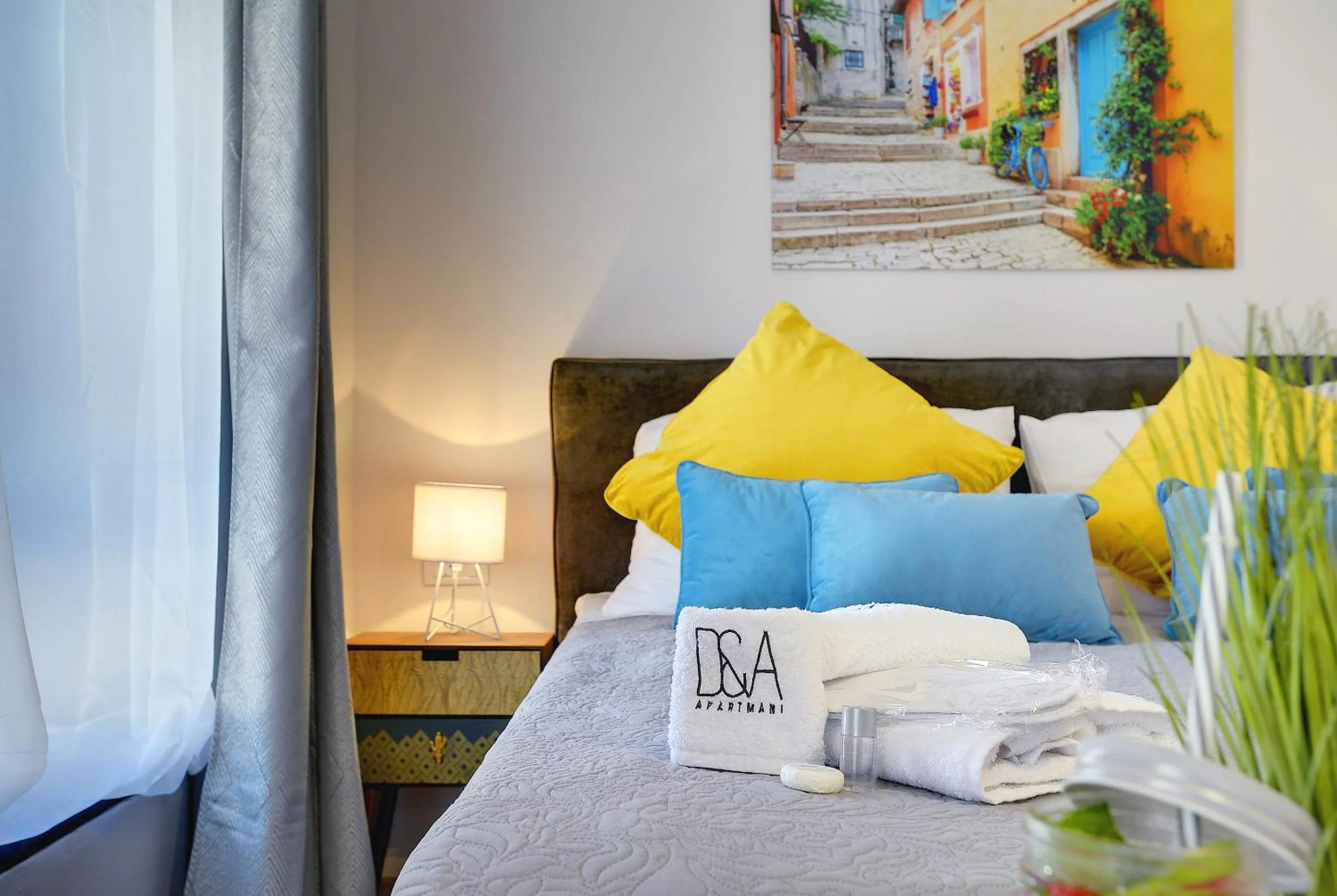 Property logo or sign, Bed in D&A Amphitheatre Apartments with free parking