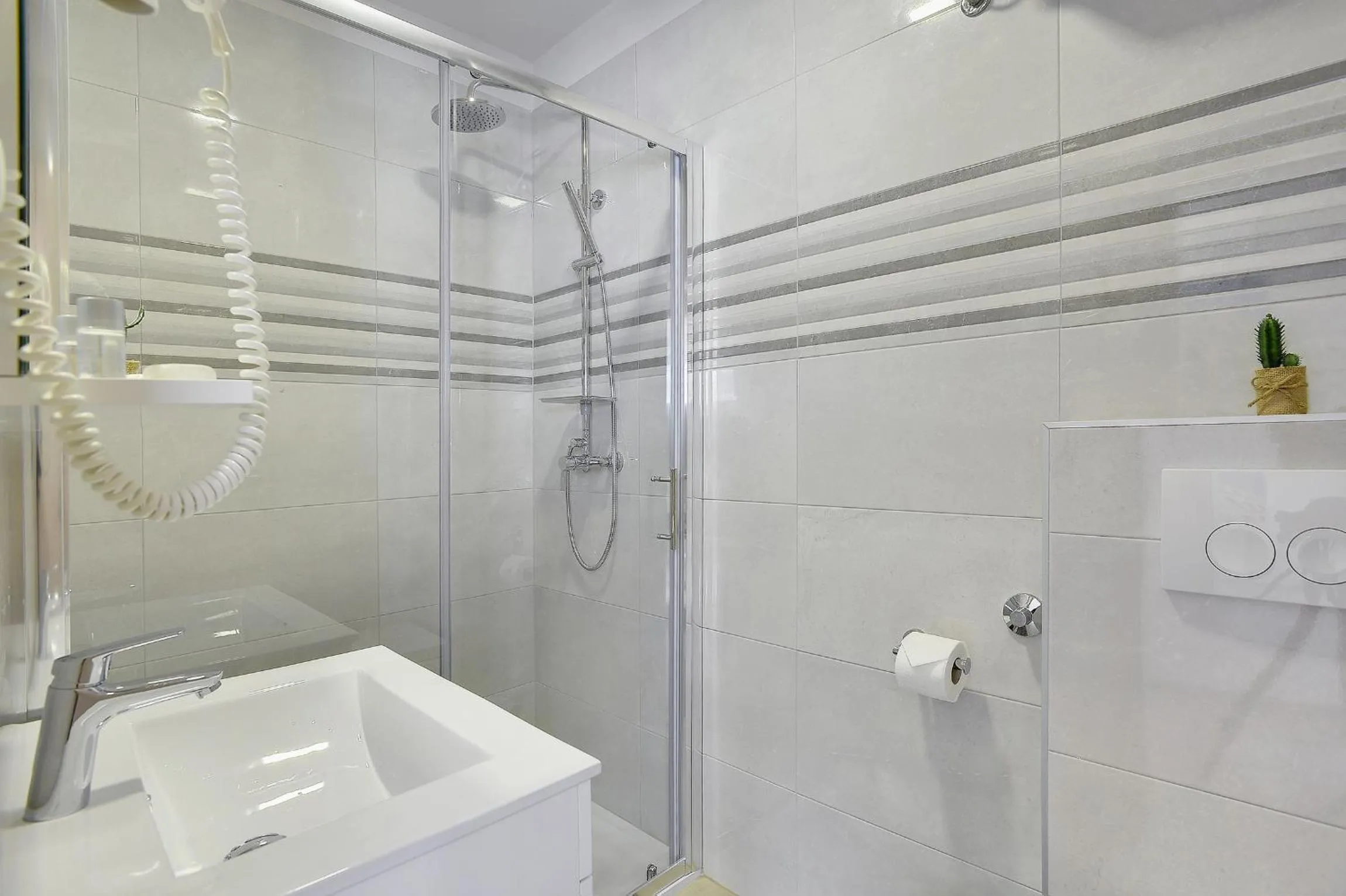 Bathroom in D&A Amphitheatre Apartments with free parking