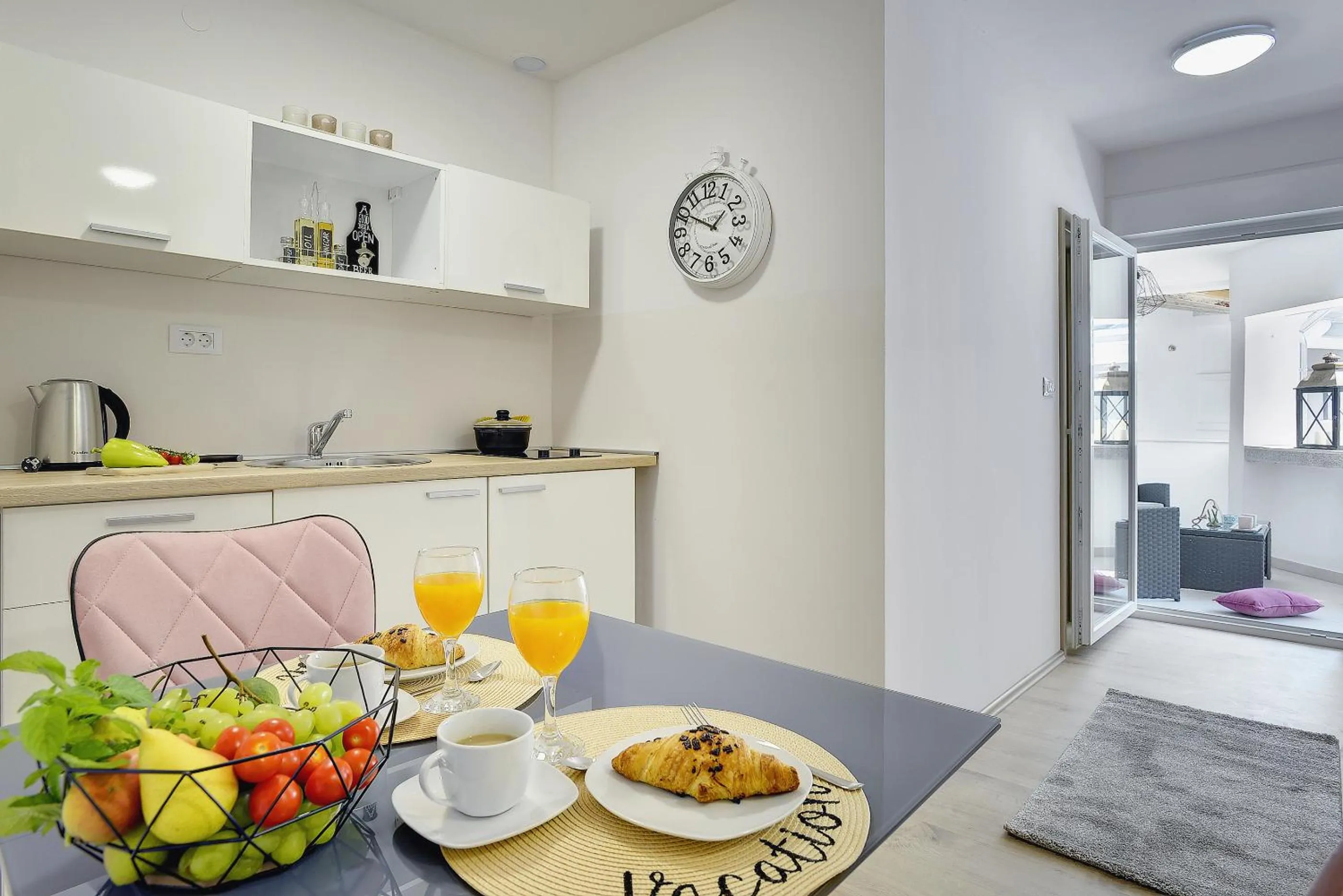 Kitchen or kitchenette in D&A Amphitheatre Apartments with free parking