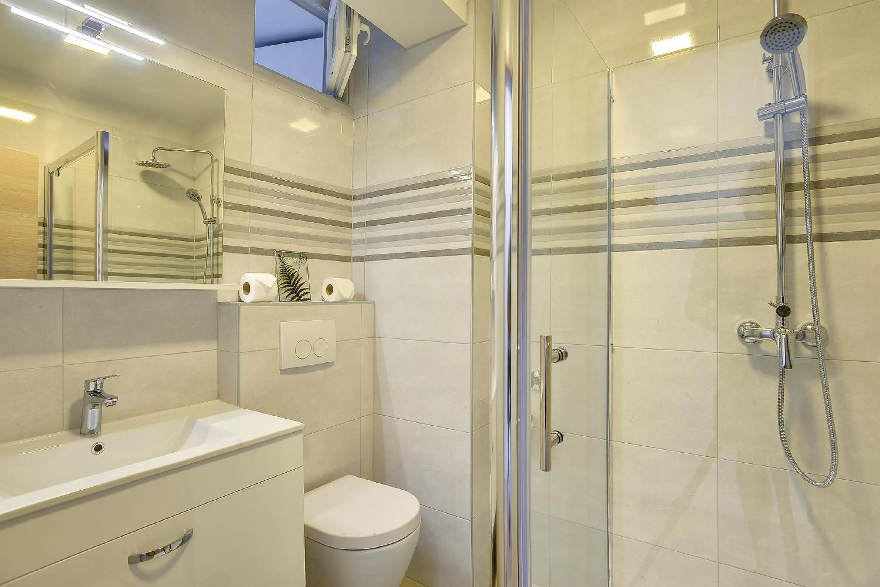 Toilet in D&A Amphitheatre Apartments with free parking