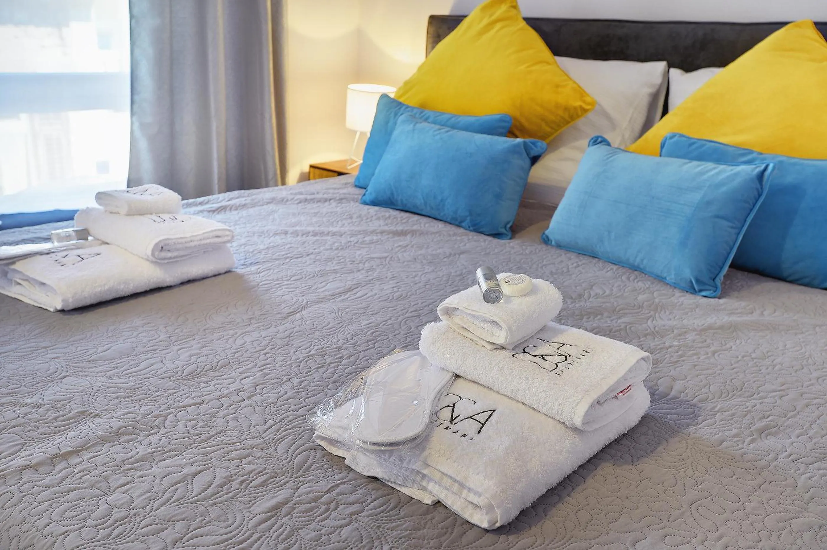 Property logo or sign, Bed in D&A Amphitheatre Apartments with free parking