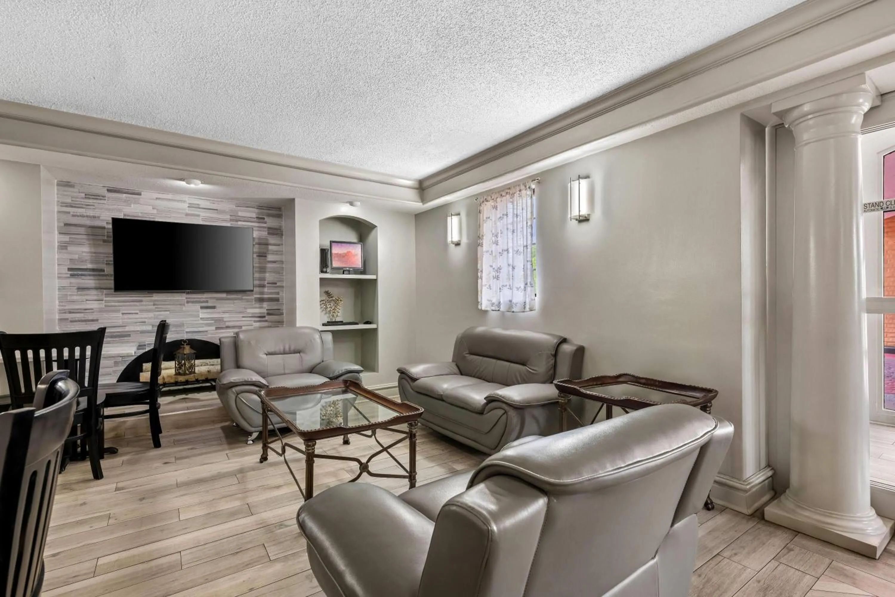 Lobby or reception in Days Inn by Wyndham Birmingham/West