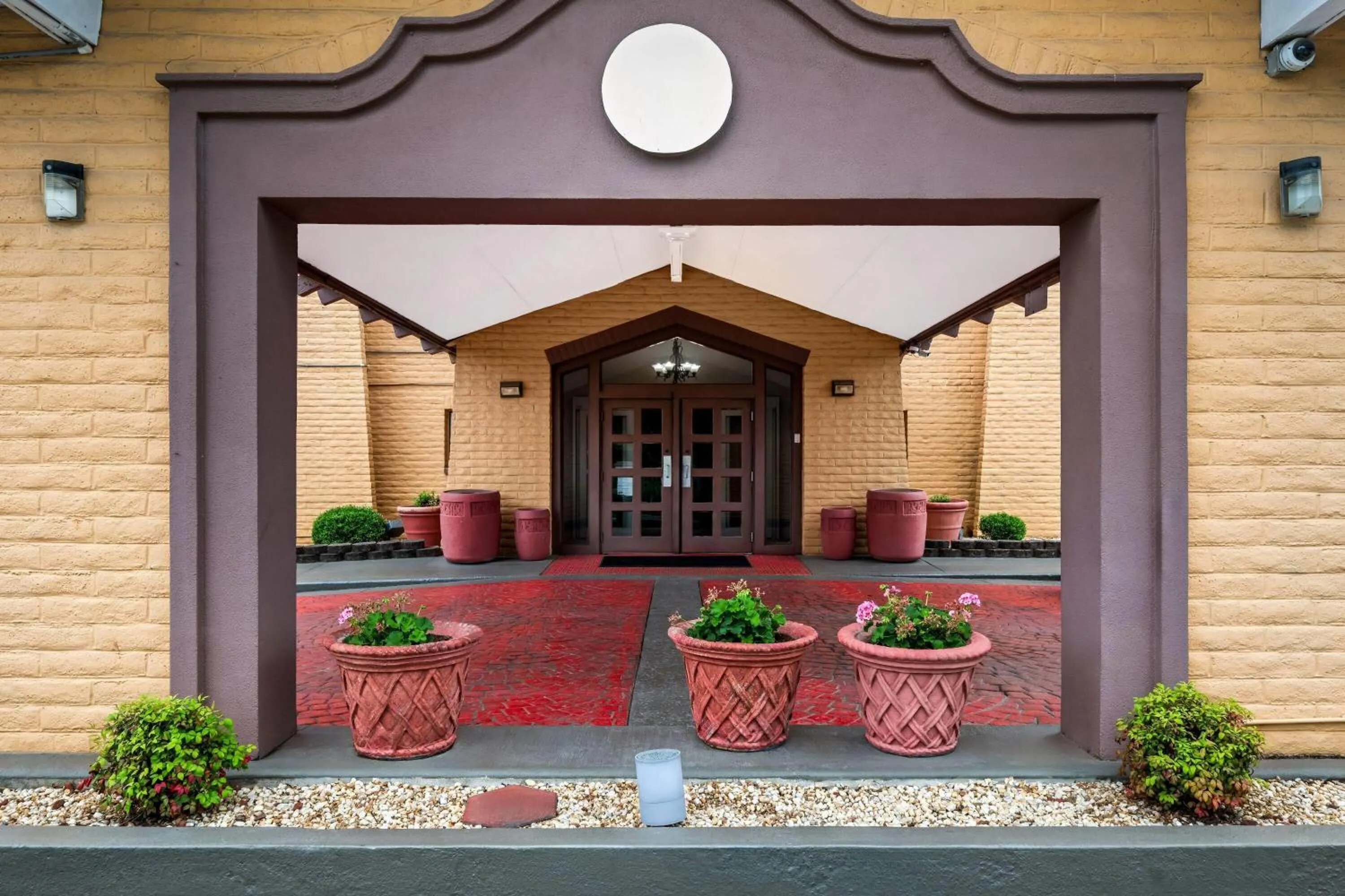 Property building in Days Inn by Wyndham Birmingham/West