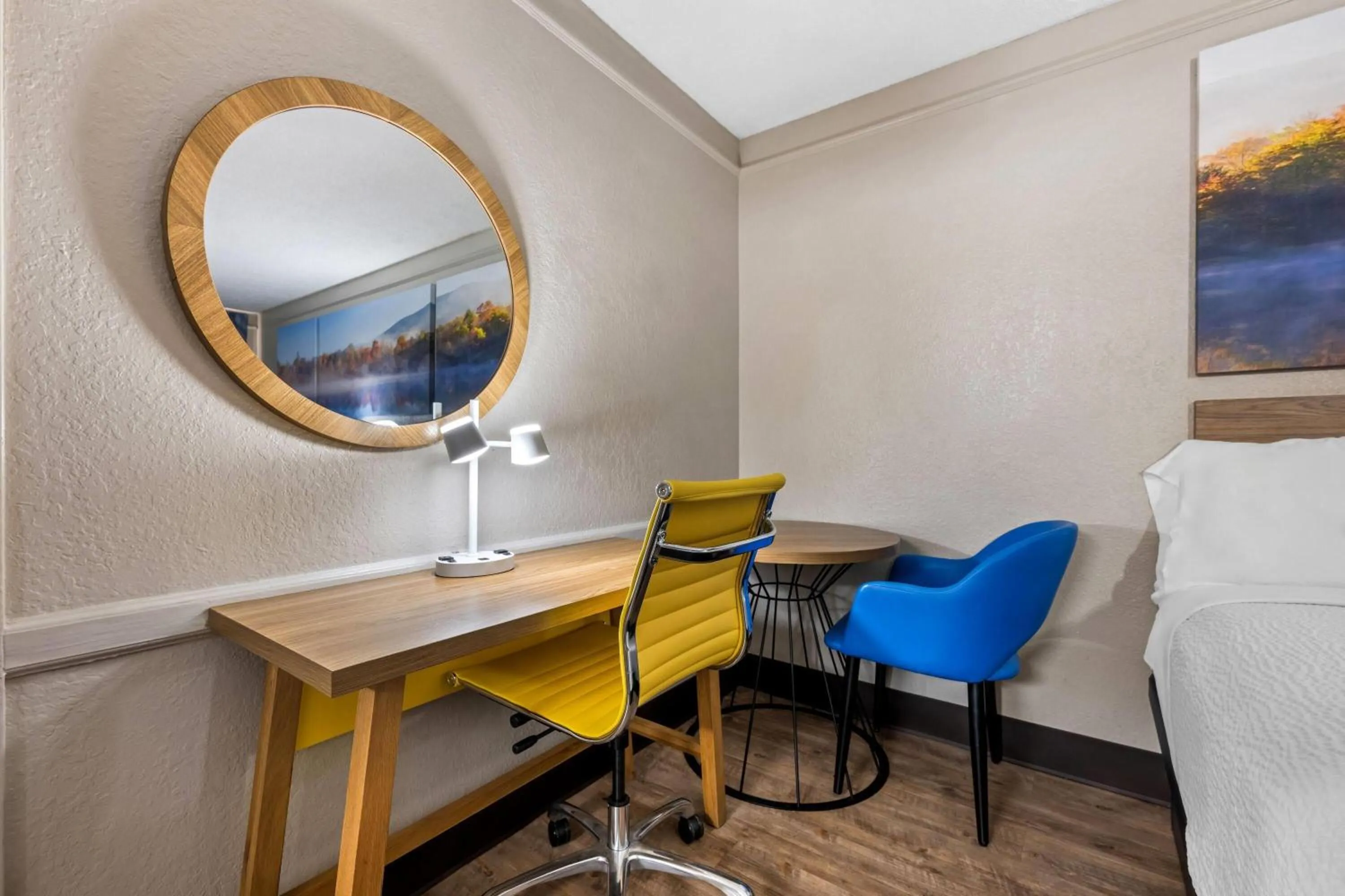 Bed in Days Inn by Wyndham Birmingham/West