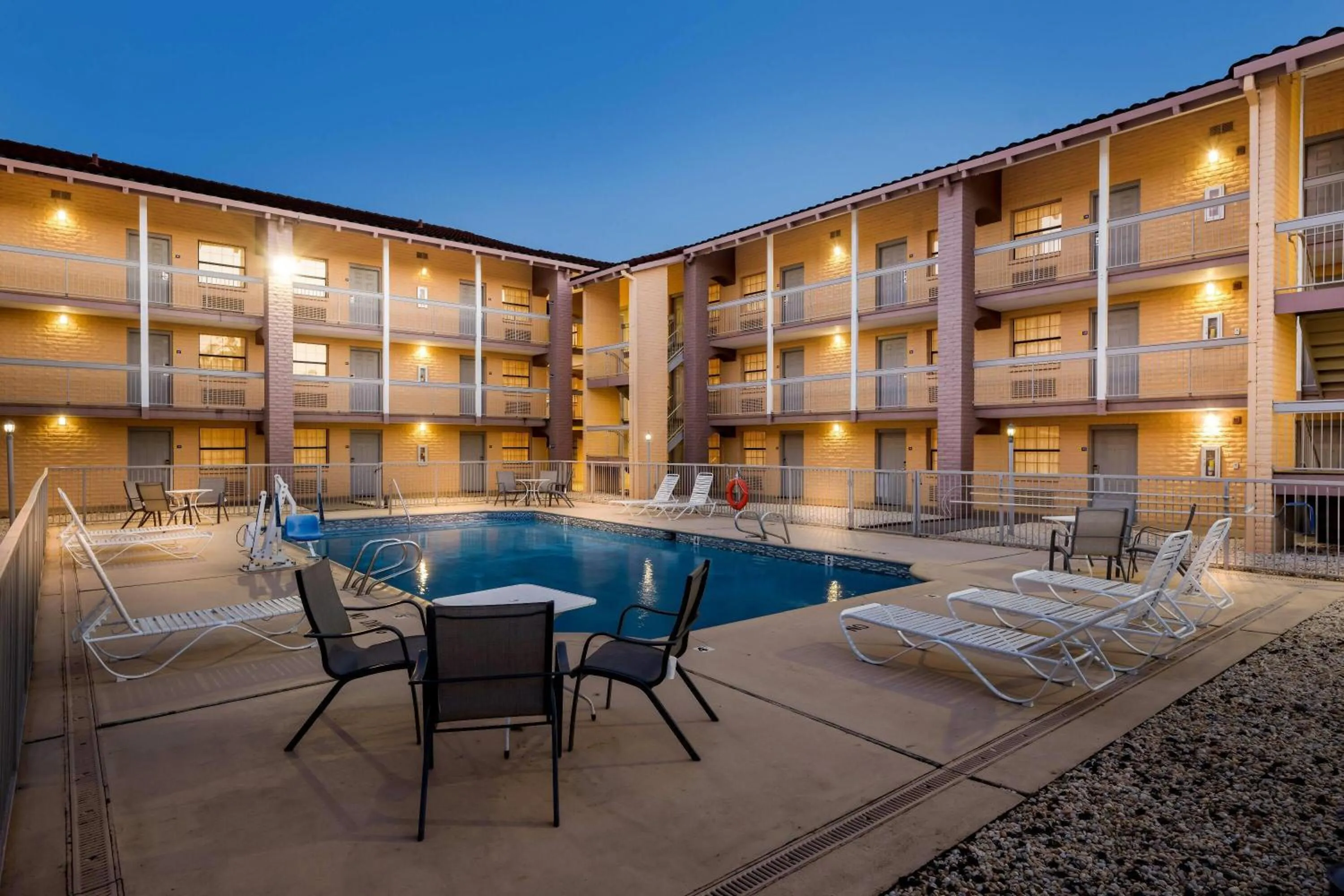 Swimming pool in Days Inn by Wyndham Birmingham/West