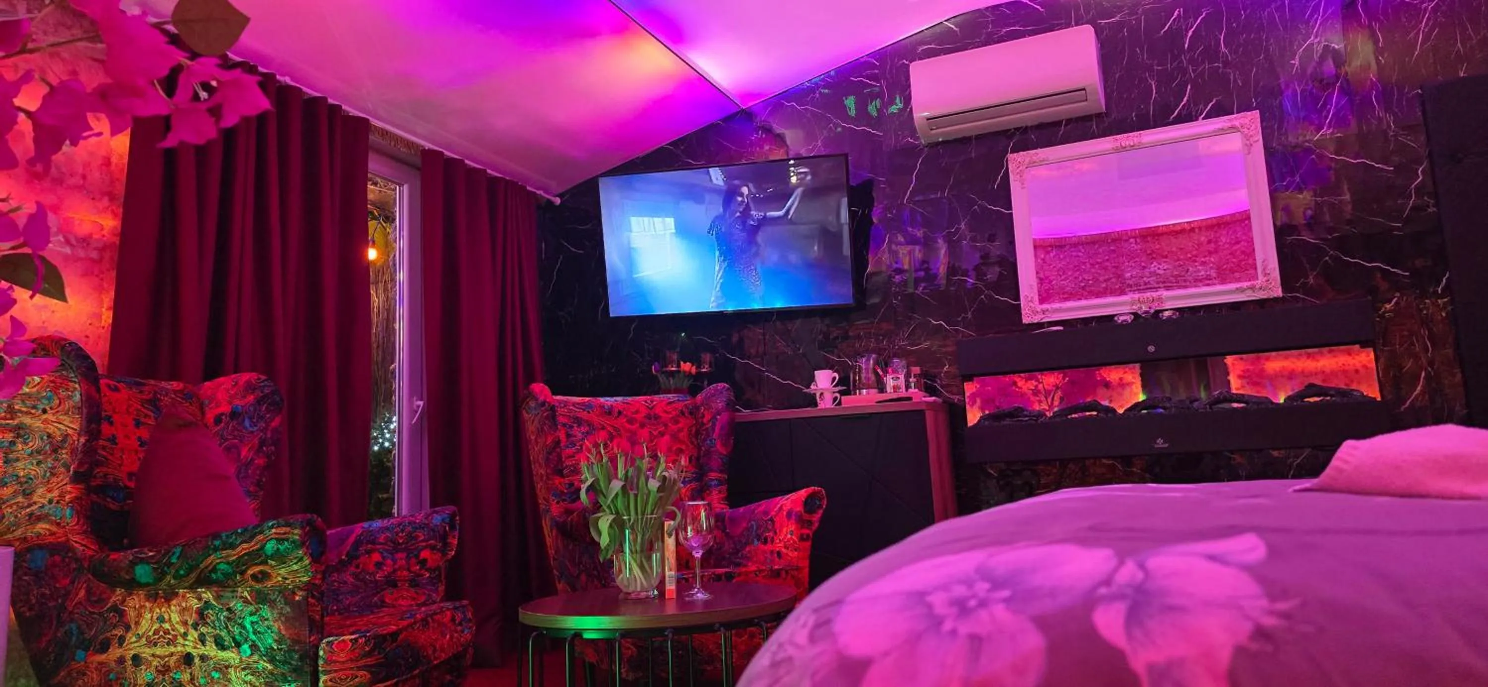 Communal lounge/ TV room, Bed in ZAJAZD ALBATROS Rzeszów SPA