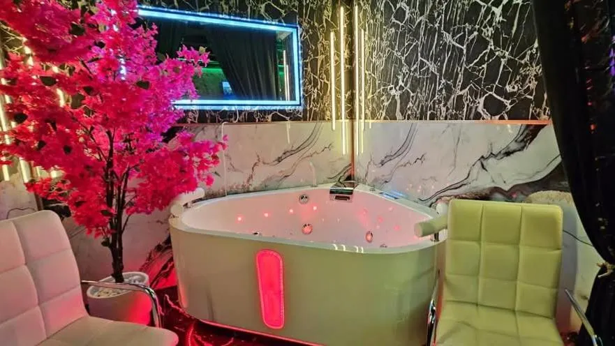 Hot Tub in ZAJAZD ALBATROS Rzeszów SPA