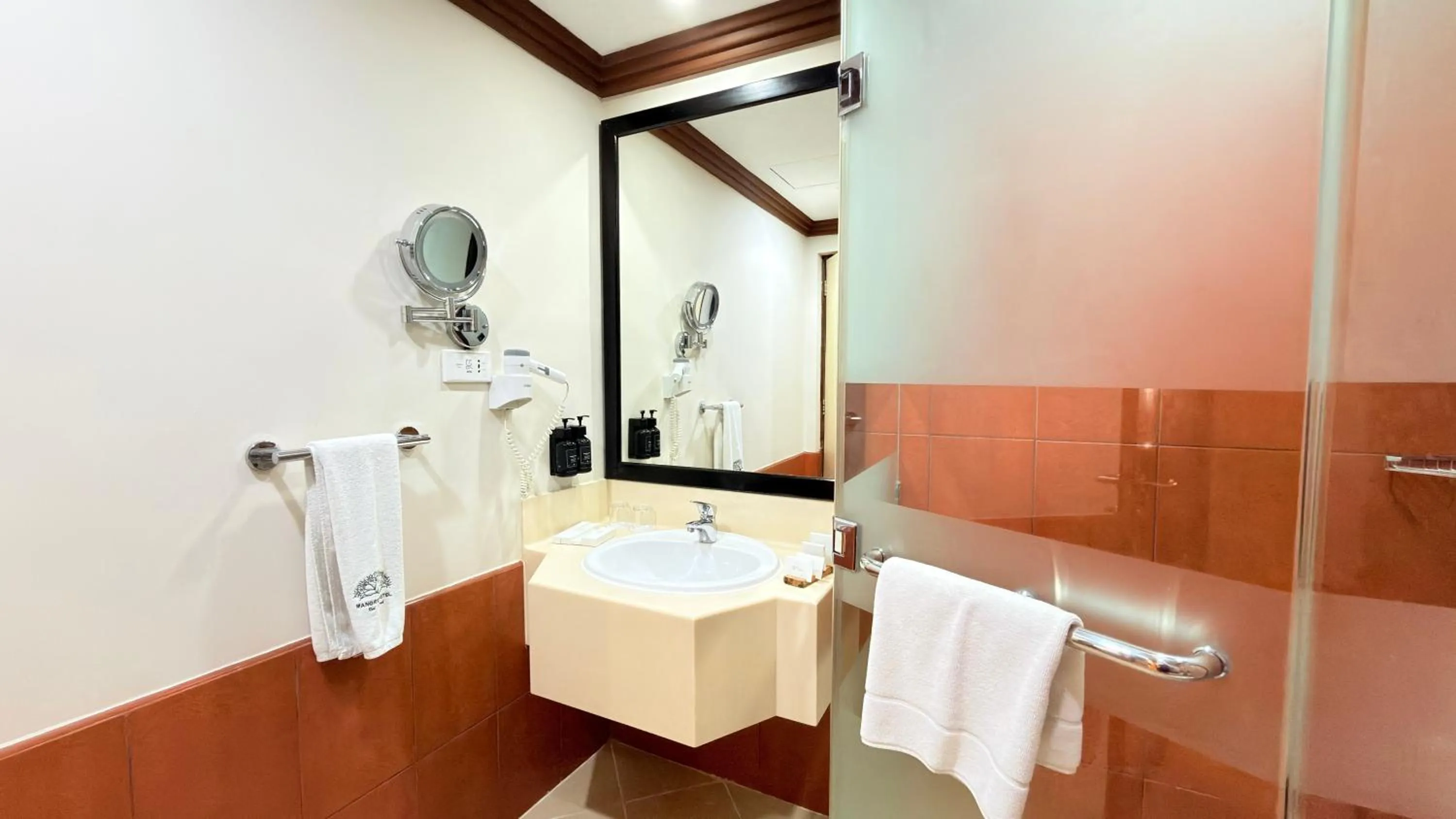 Sunday Mangrove Corniche Hotel, Ras Al Khaimah