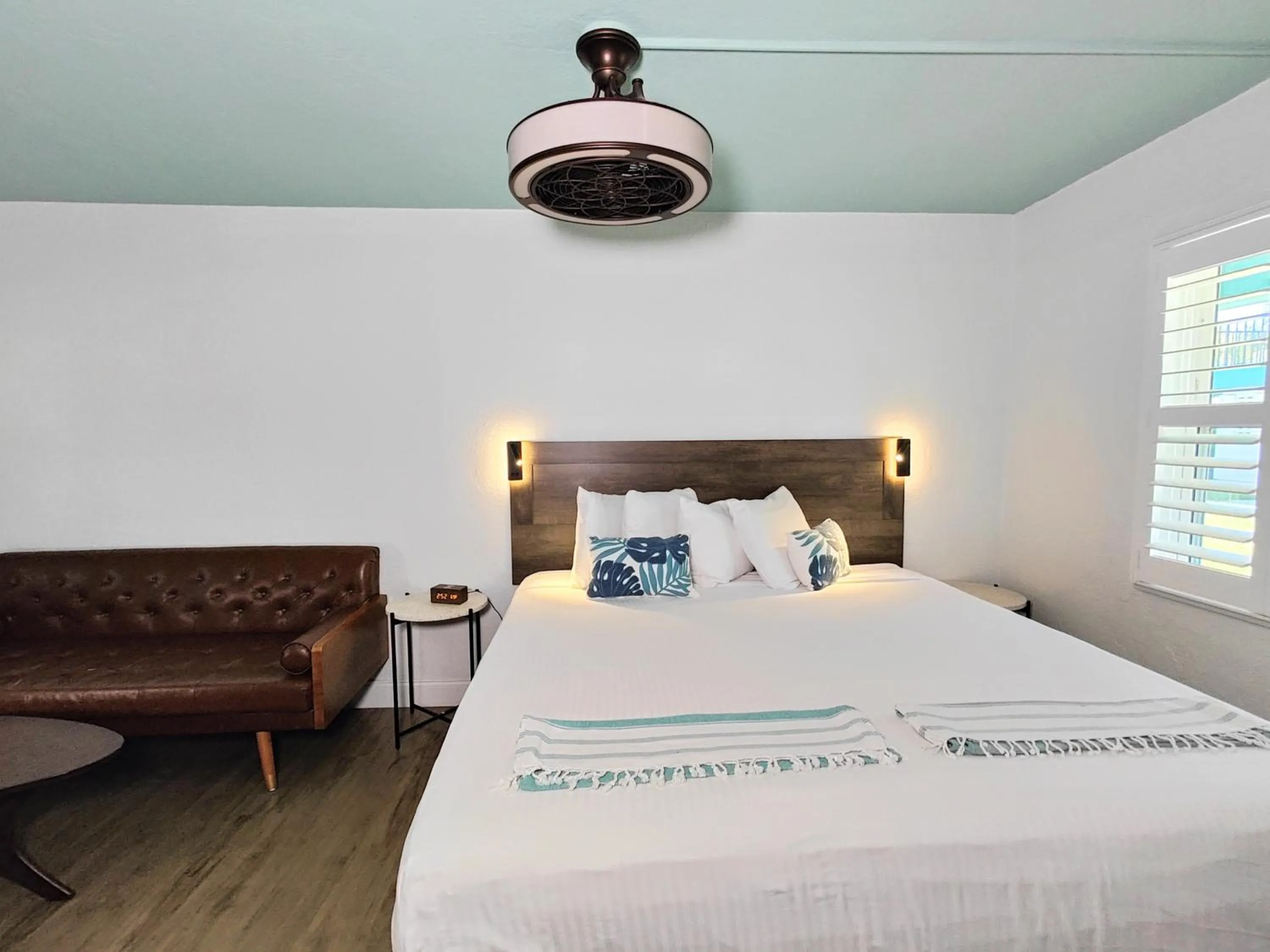 Photo of the whole room in Tahitian Beach Resort