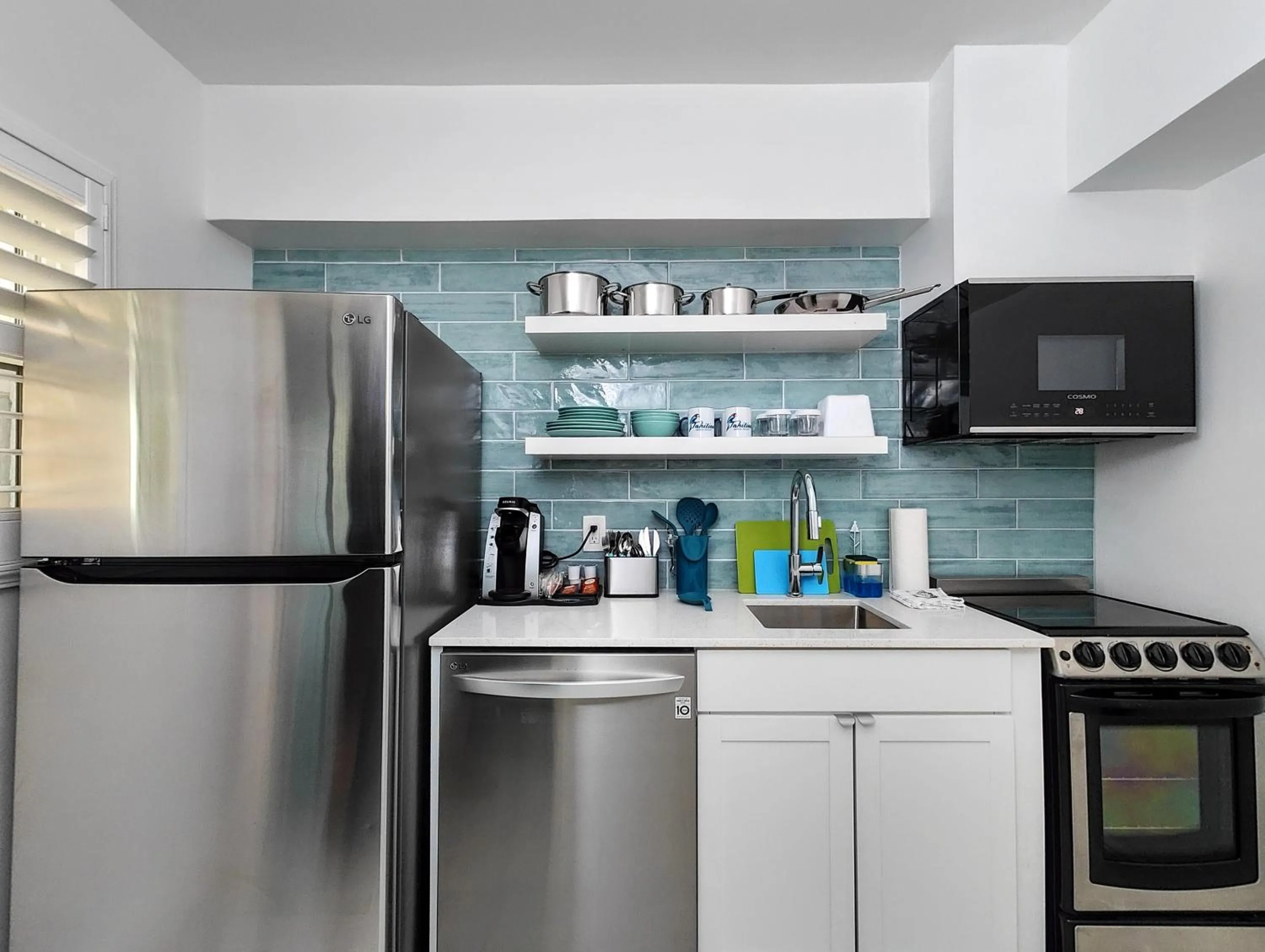 Coffee/tea facilities in Tahitian Beach Resort
