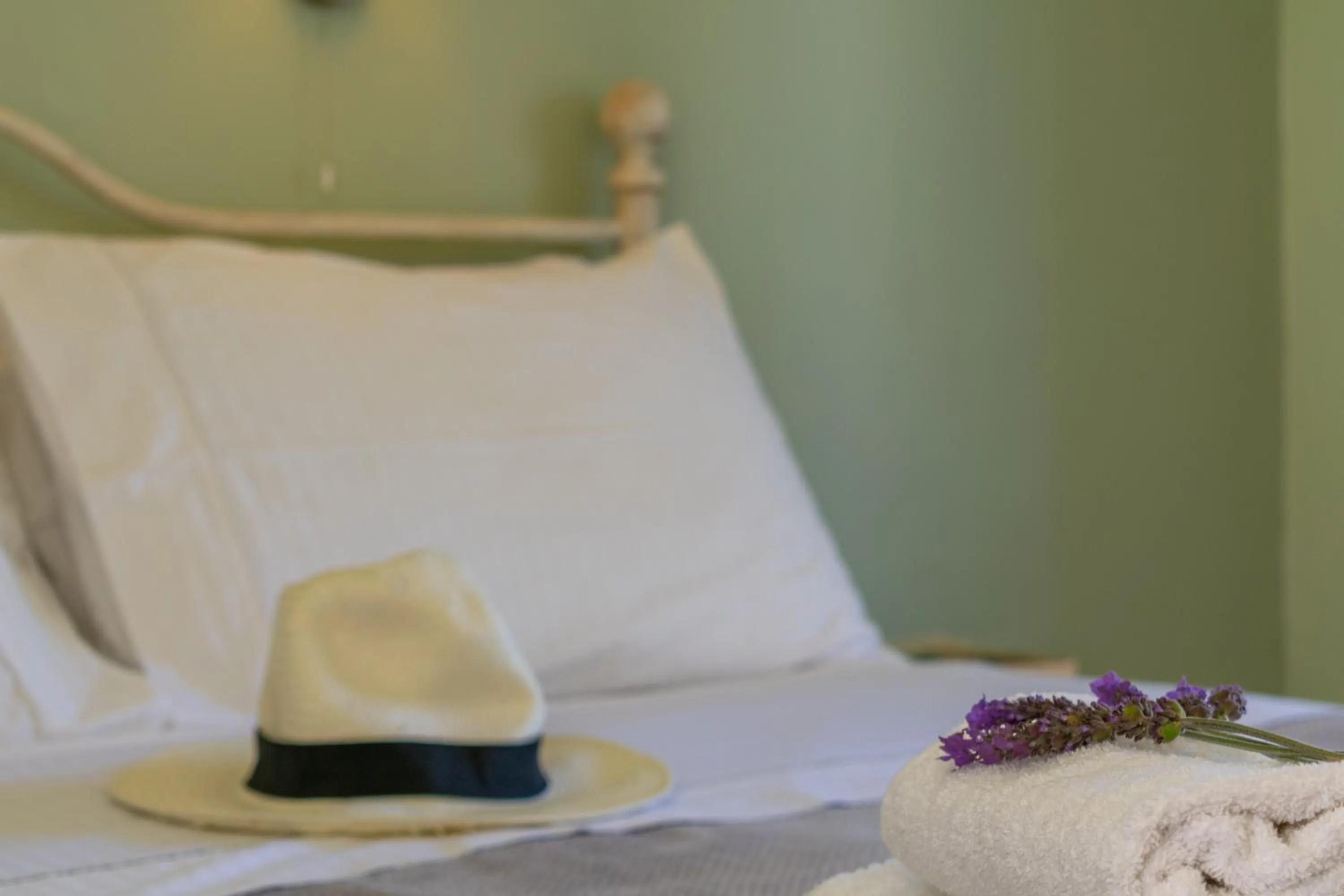 Decorative detail, Bed in Kapella Apartments