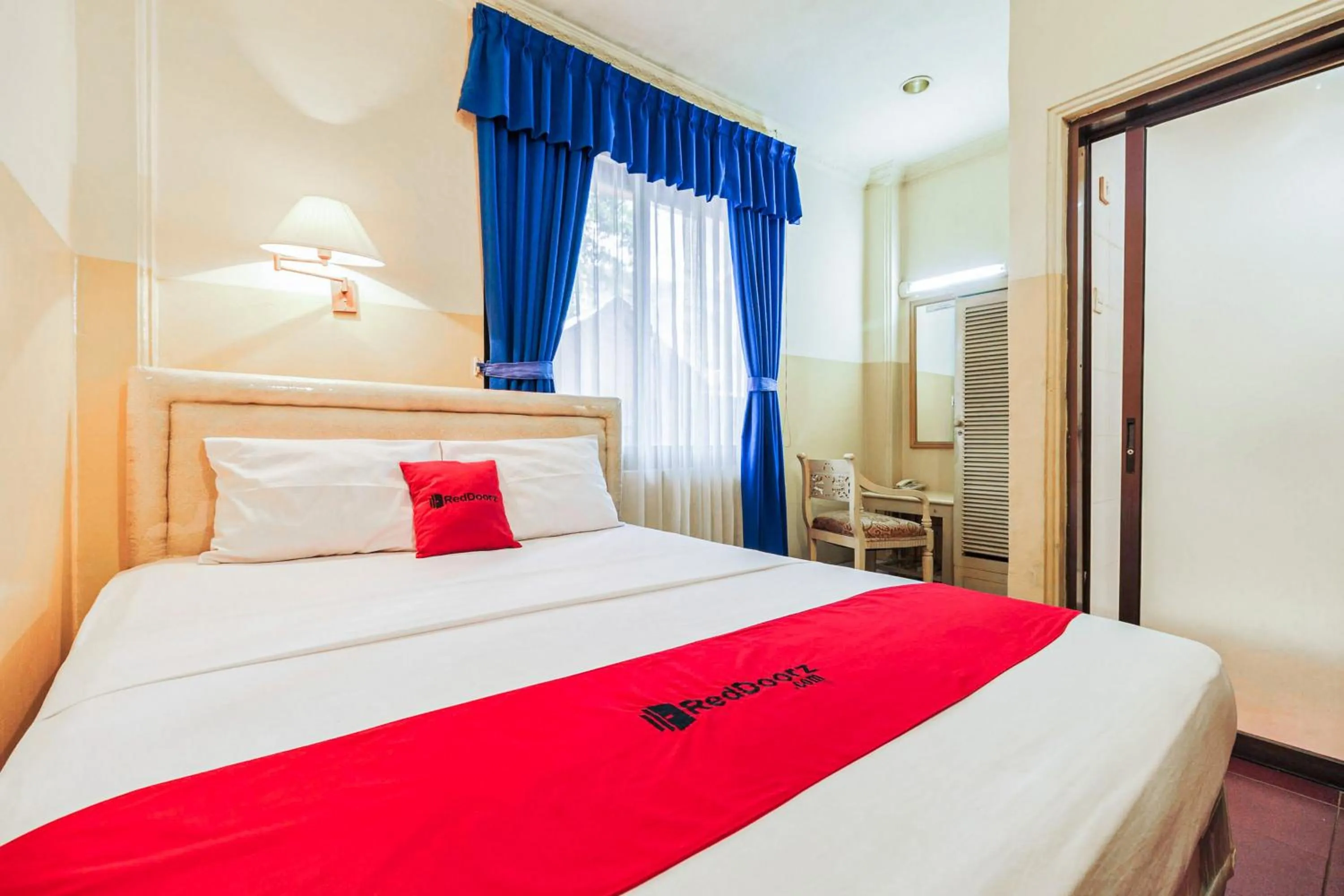 Bedroom, Bed in RedDoorz @ Jalan Jaksa