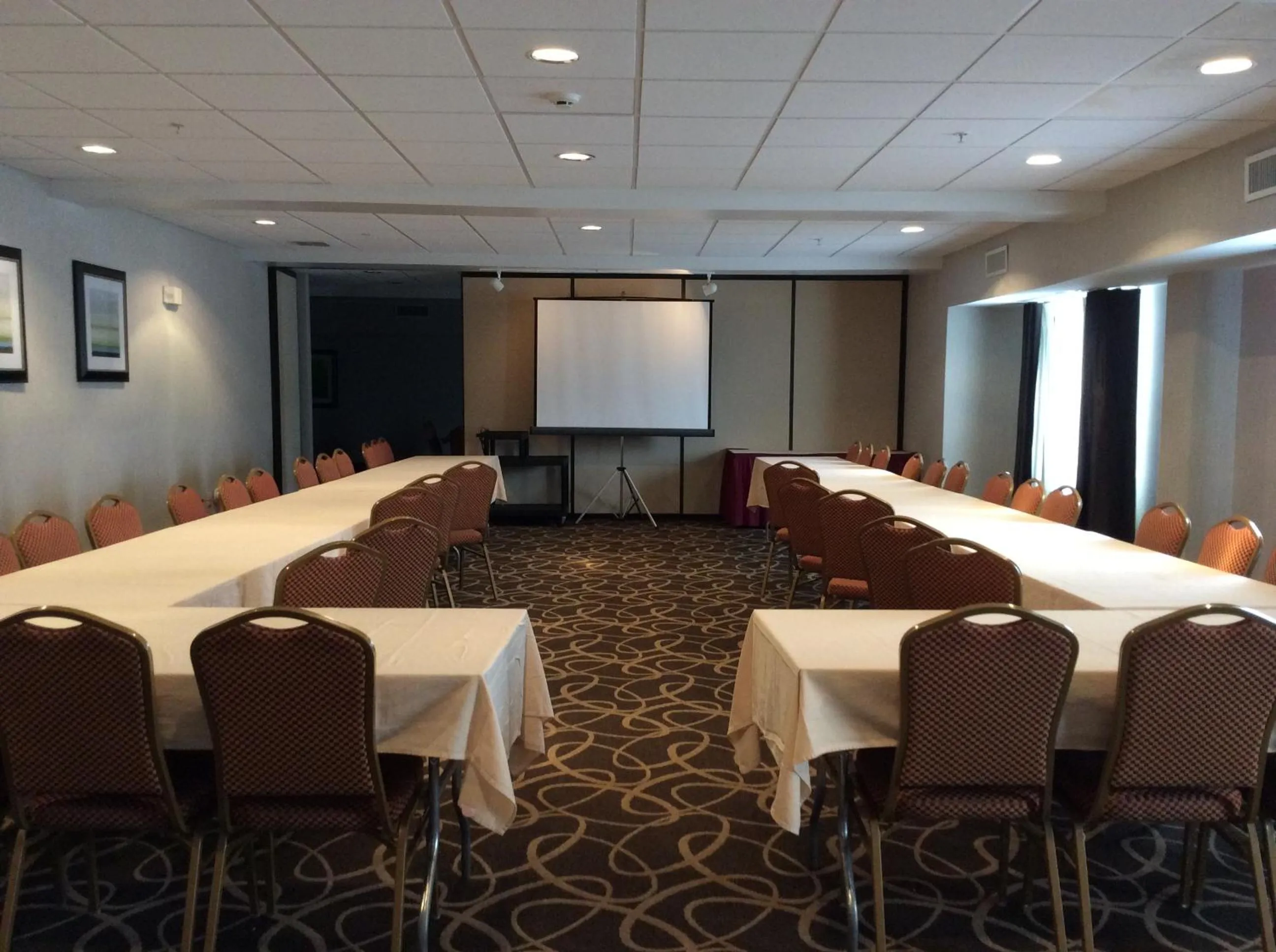 Business facilities in Wingate by Wyndham High Point Greensboro Airport South