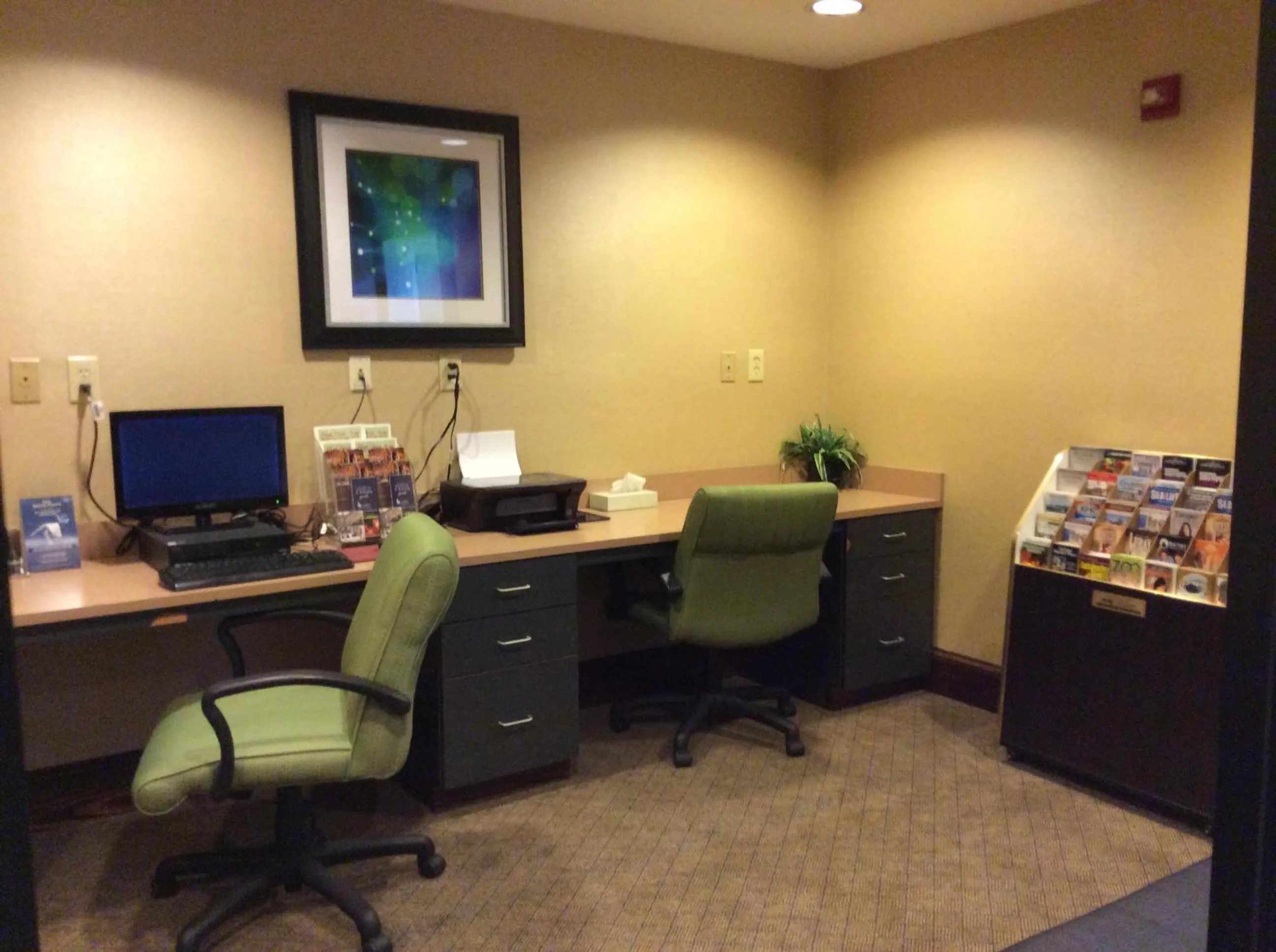 Business facilities in Wingate by Wyndham High Point Greensboro Airport South
